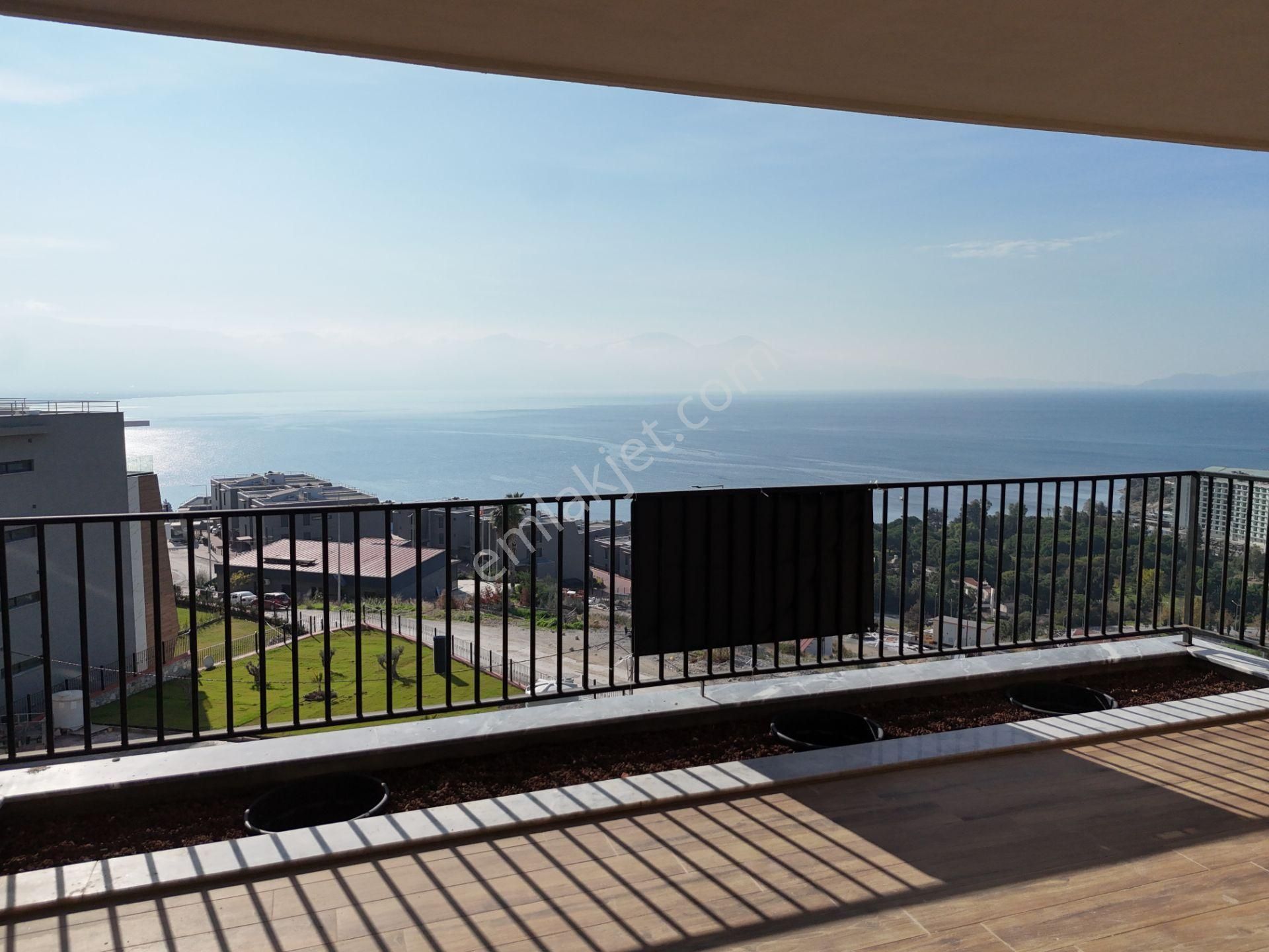 Kısa Süreliğine İndirim Royal Panorama'da Deniz Manzaralı Satılık 3+1 Daire