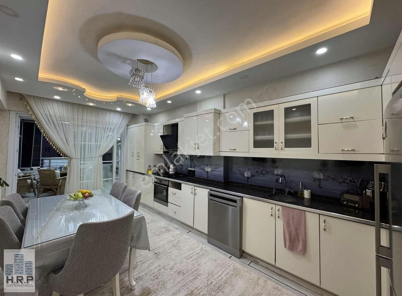 Karataş Merkez'de Satılık Bakımlı Ve Geniş 3+1 - Görsel 11