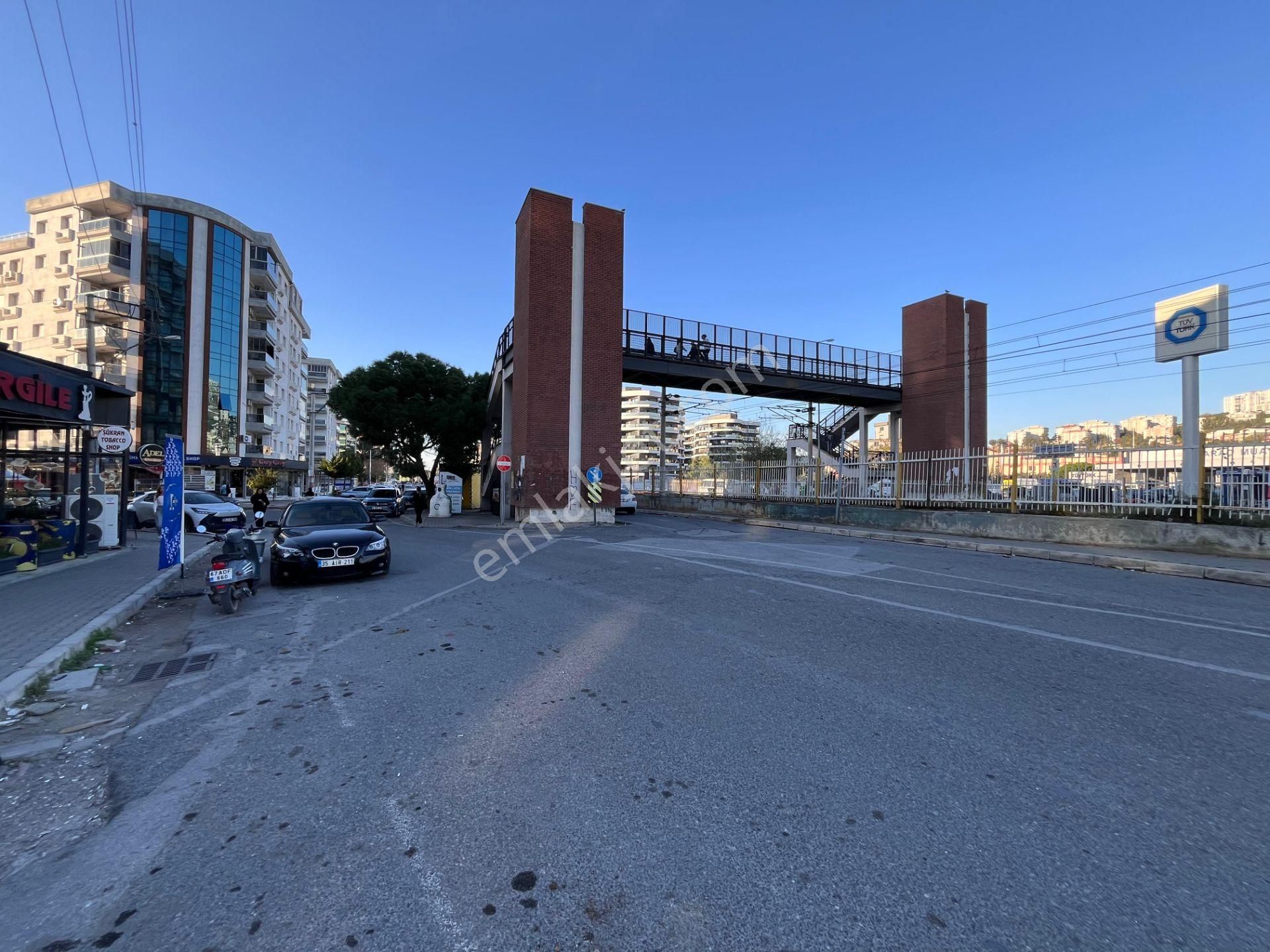 Çiğli Balatçıkta Havuzlu Site İçinde Modern 1+1 Satılık Daire - Görsel 3