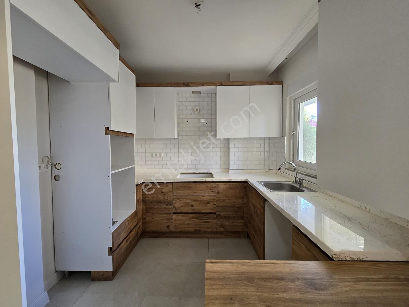 Fener 'de Laura Avm Medical Hospital Yakını Geniş Masrafsız 2+1 - Görsel 5