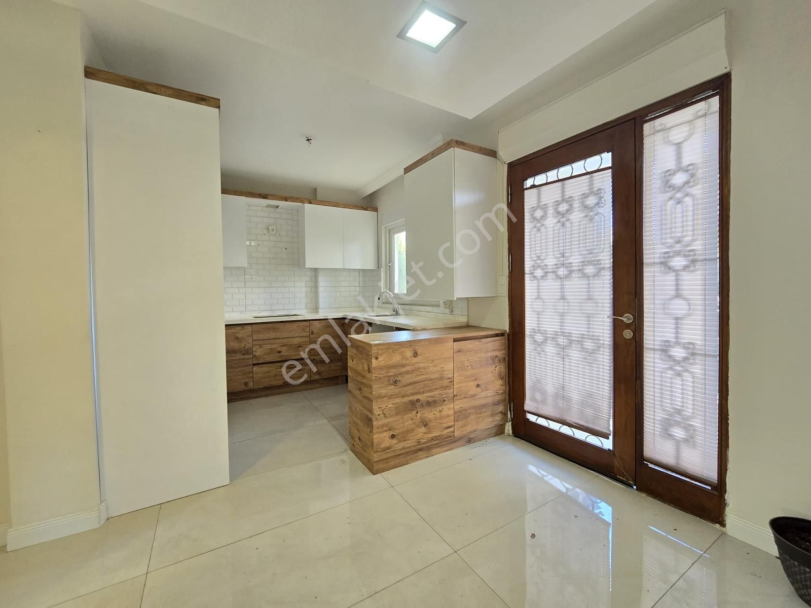 Fener 'de Laura Avm Medical Hospital Yakını Geniş Masrafsız 2+1 - Görsel 4