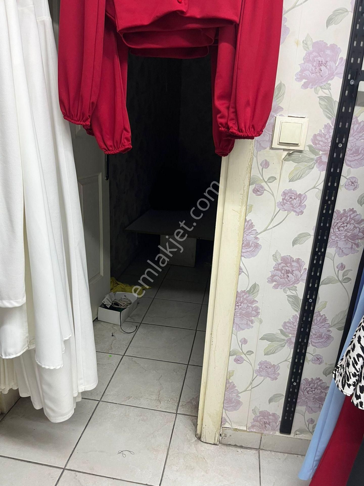 Hazır Kazanç Fırsatı ! Milas Ulusal Egemenlik Caddesi’nde Kadın Giyim Mağazası Devren Kiralık - Görsel 21