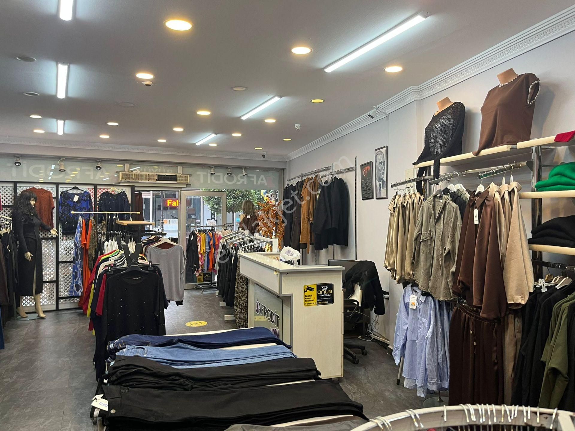 Hazır Kazanç Fırsatı ! Milas Ulusal Egemenlik Caddesi’nde Kadın Giyim Mağazası Devren Kiralık