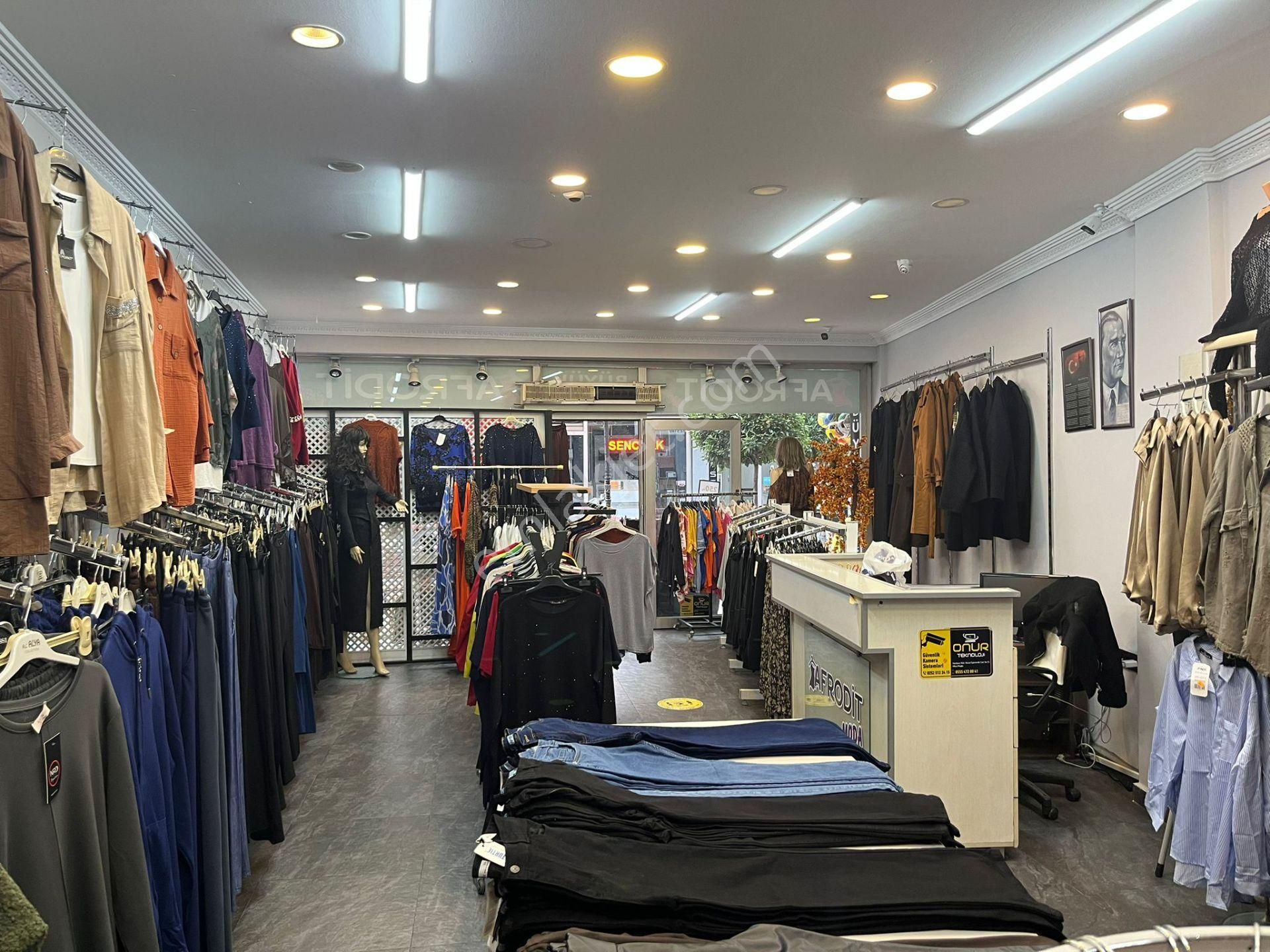 Hazır Kazanç Fırsatı ! Milas Ulusal Egemenlik Caddesi’nde Kadın Giyim Mağazası Devren Kiralık - Görsel 2
