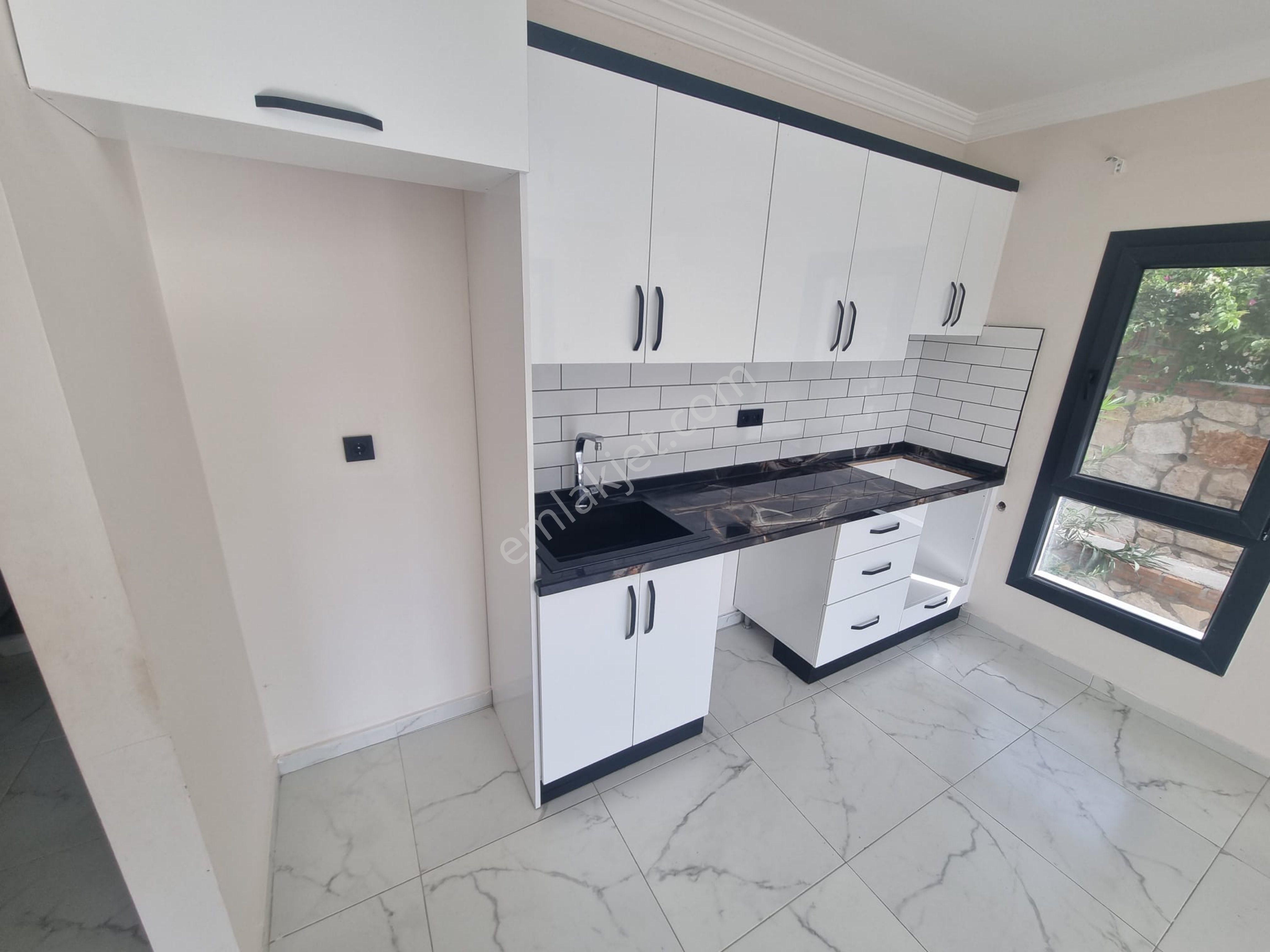 Zirve Gayrimenkul'den Havuzlu Sitede Bahçe Katı 2+1 Daire - Görsel 12