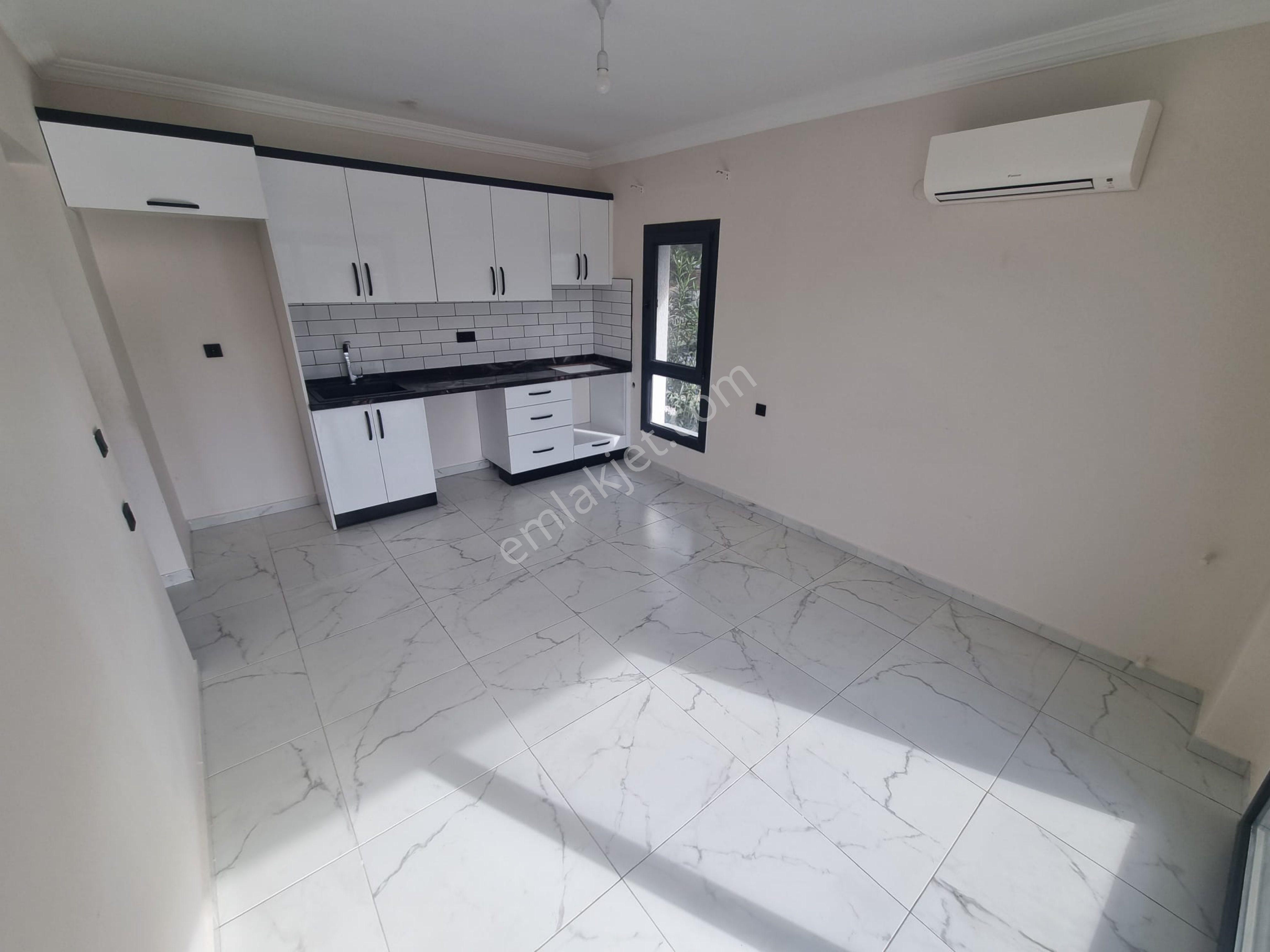 Zirve Gayrimenkul'den Havuzlu Sitede Bahçe Katı 2+1 Daire - Görsel 11