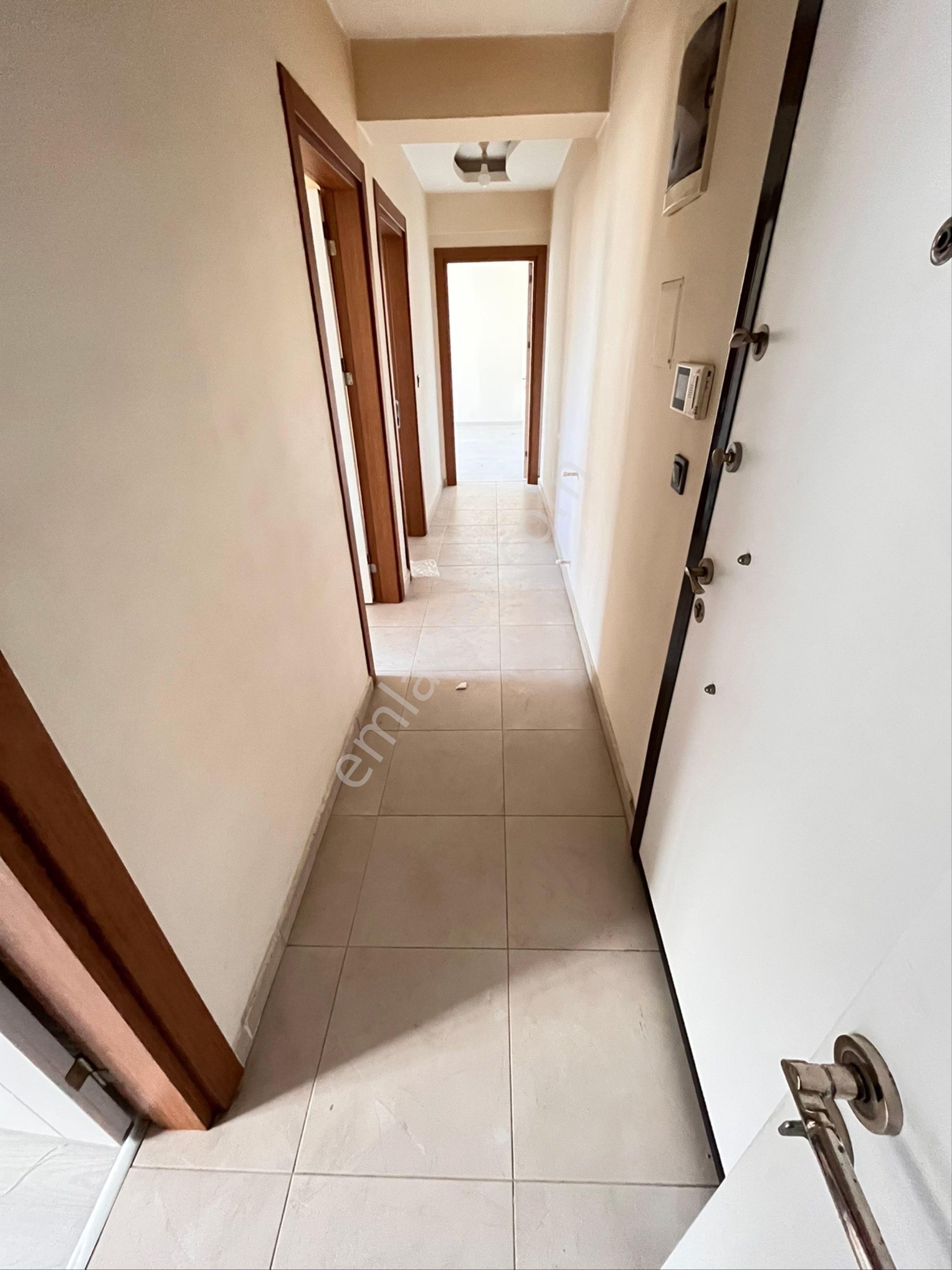 Bozyaka Kapalı Pazaryeri Yakınında 2+1 90m2 Arakat Asansörlü Otoparklı Bina - Görsel 20