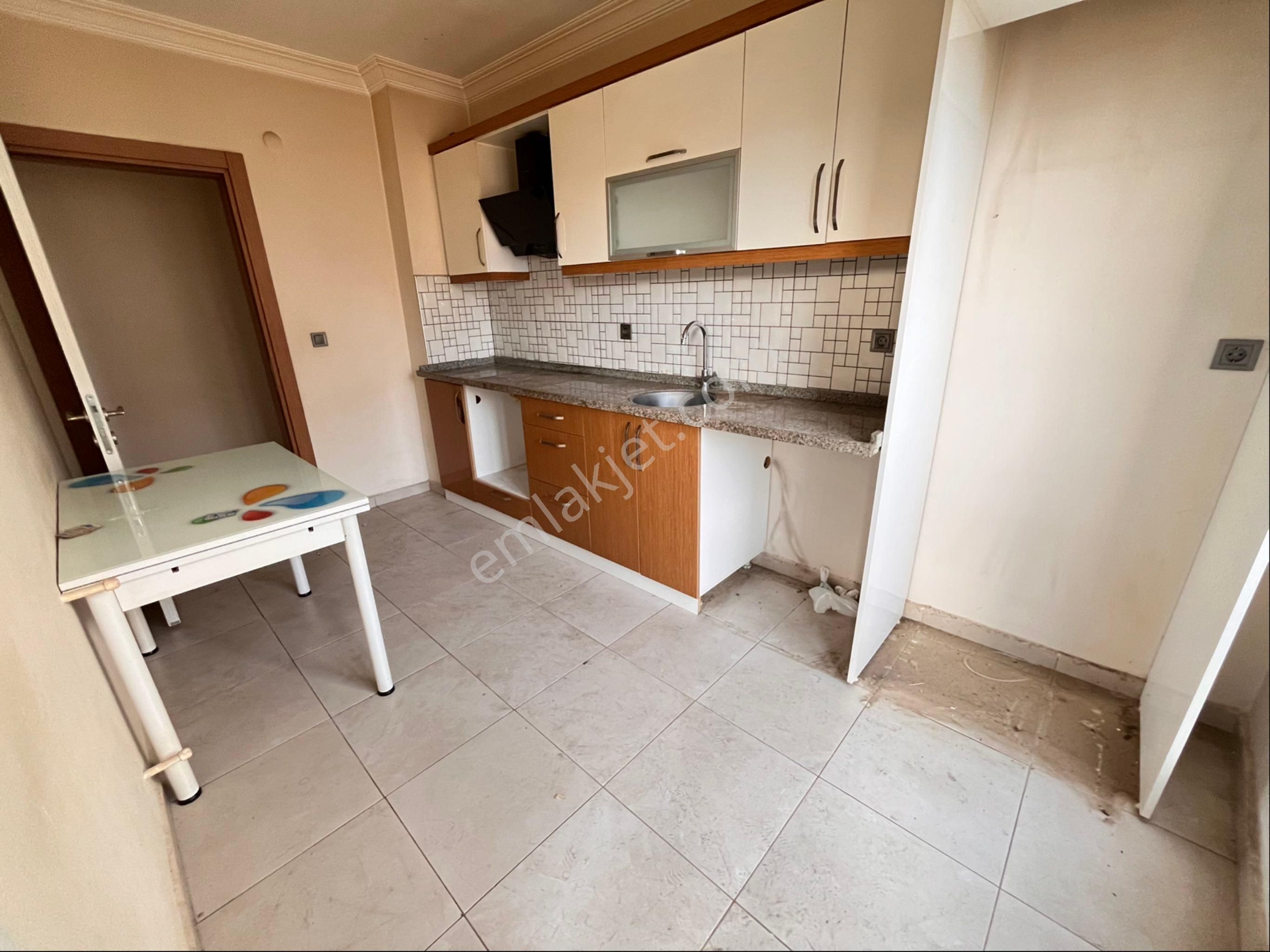 Bozyaka Kapalı Pazaryeri Yakınında 2+1 90m2 Arakat Asansörlü Otoparklı Bina - Görsel 14