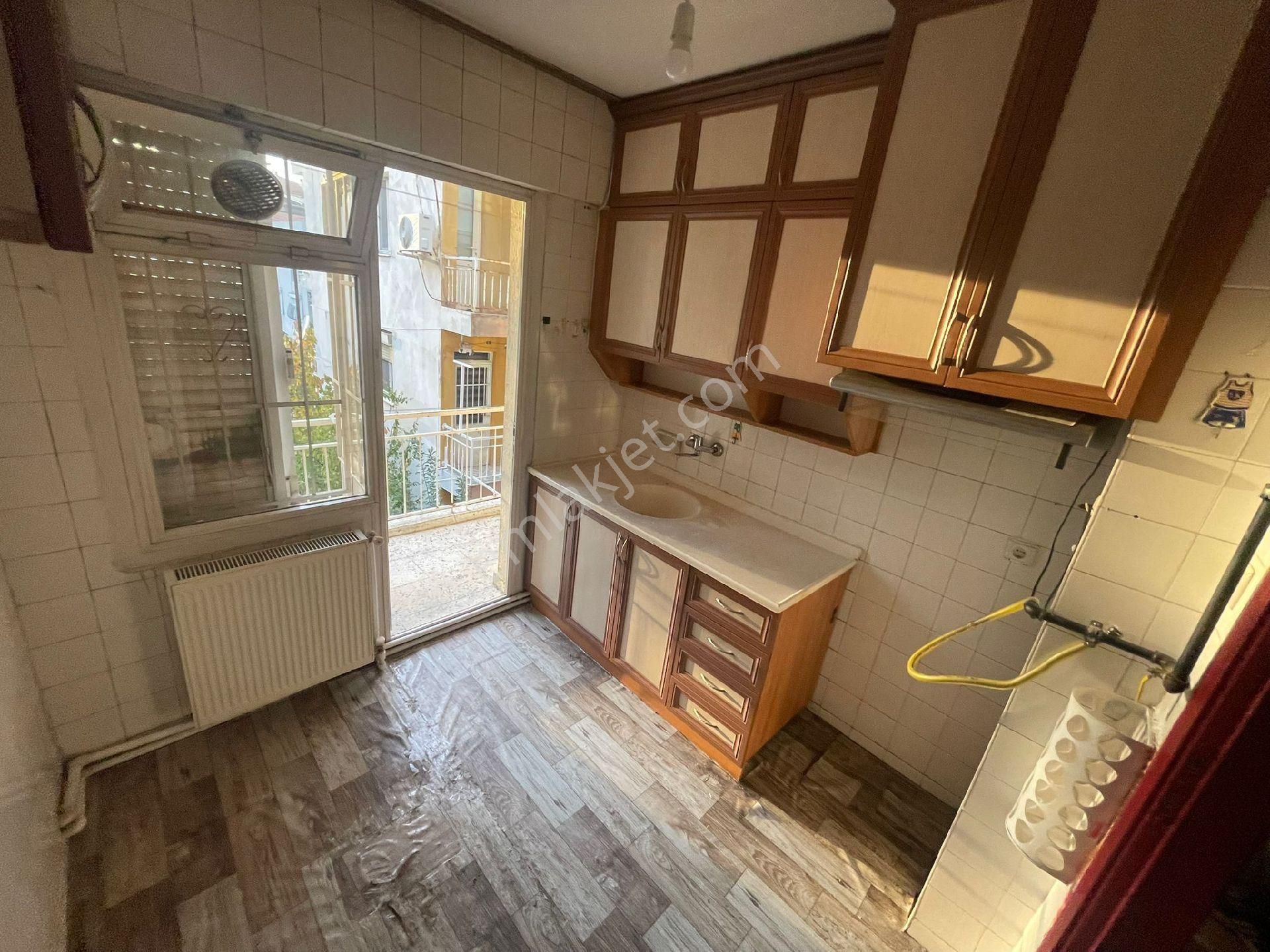 Bahçelievlerde 3+1 Satılık 1. Kat Otoparklı Daire - Görsel 2