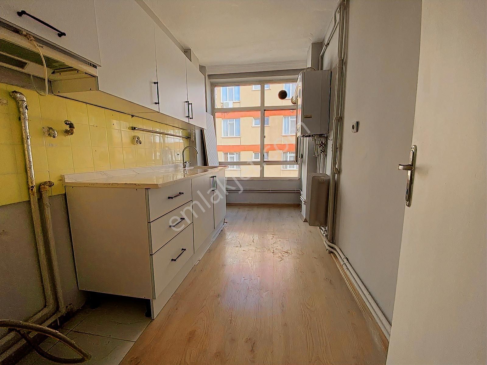 Remax Elma'dan John F. Kennedy Caddesinde Yenilenmiş Daire - Görsel 10