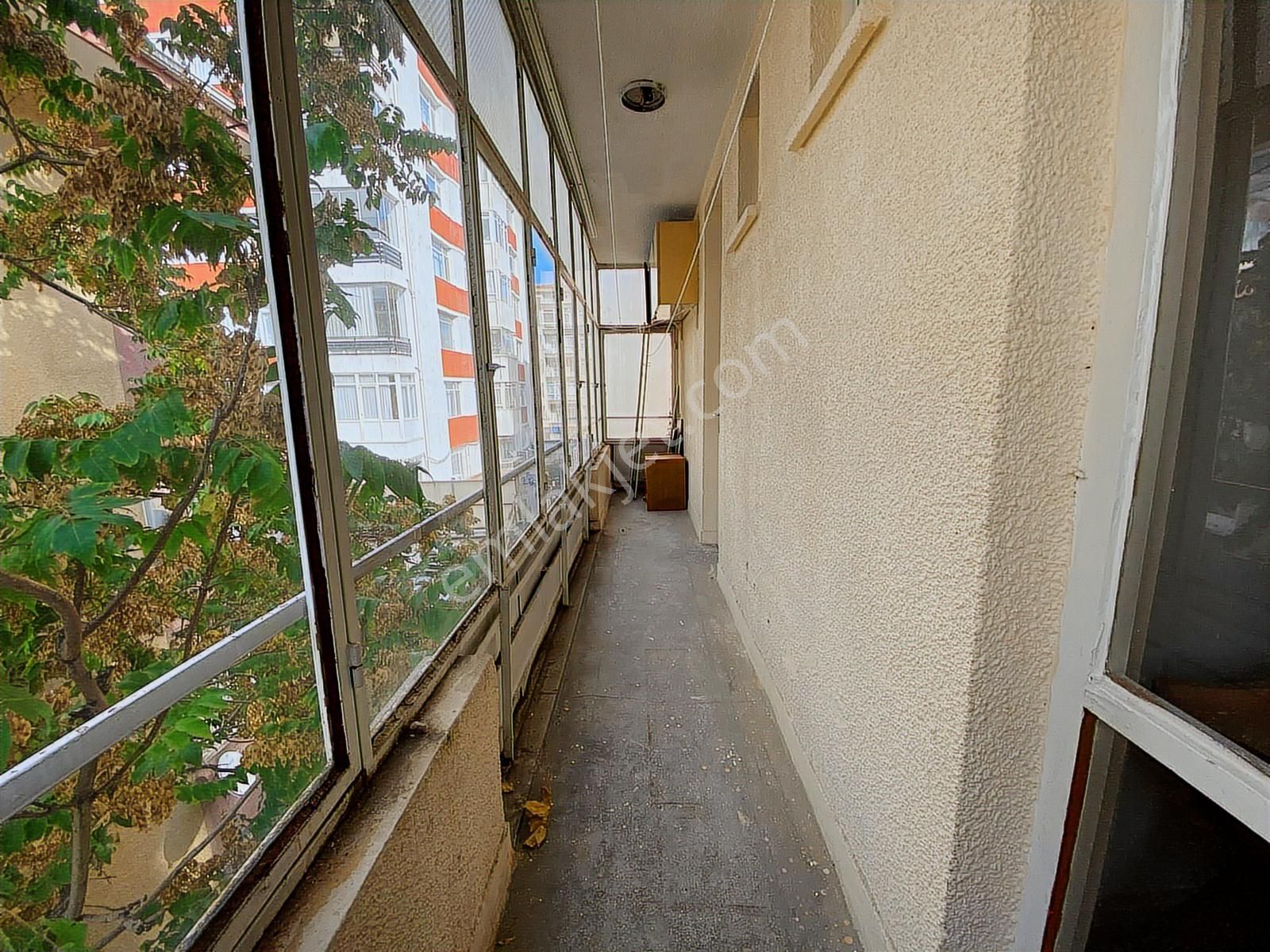 Remax Elma'dan John F. Kennedy Caddesinde Yenilenmiş Daire - Görsel 7