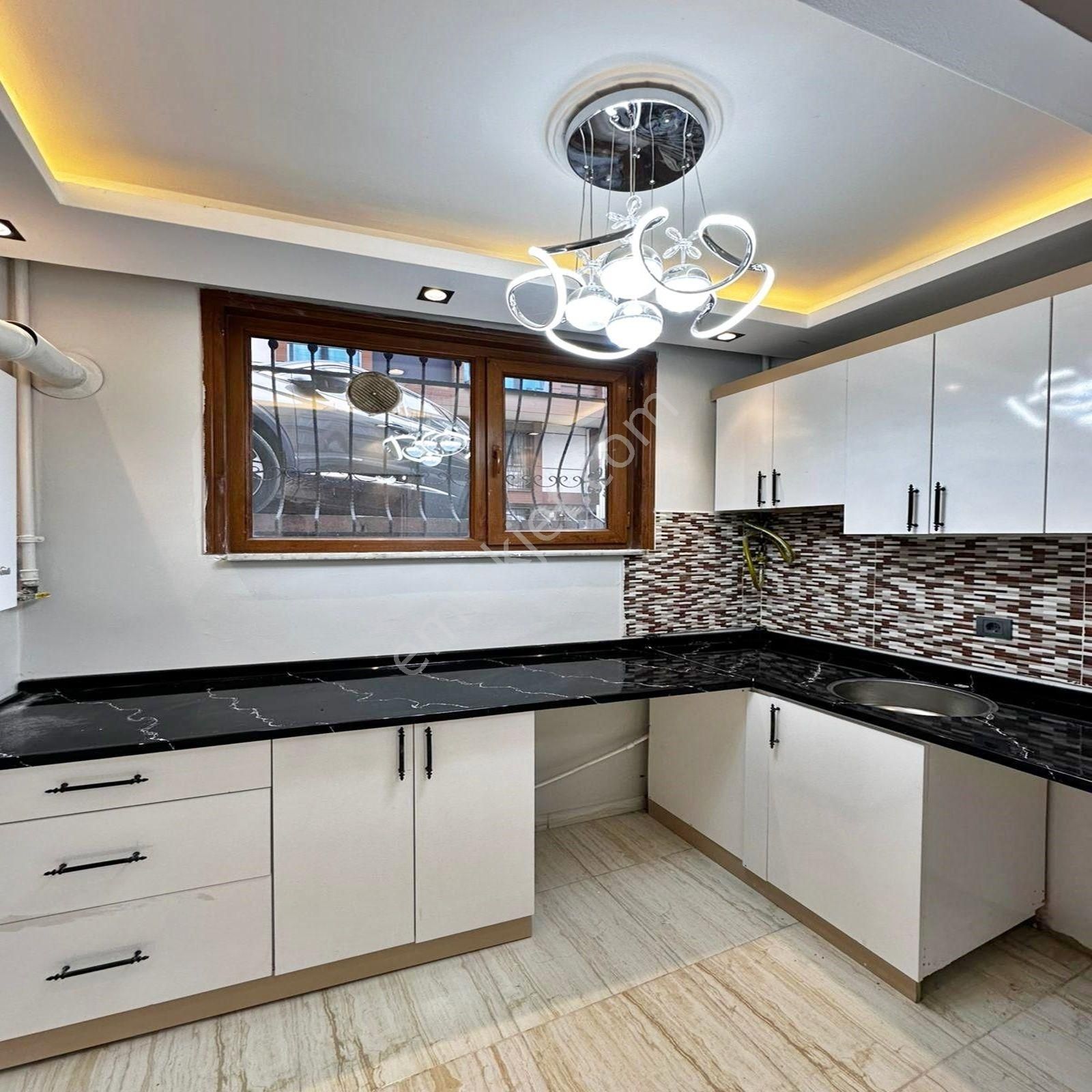 Esenyurt Mehmet Akif Ersoy Mah.2+1 100m2 Bahçeli İskanlı 2.140.