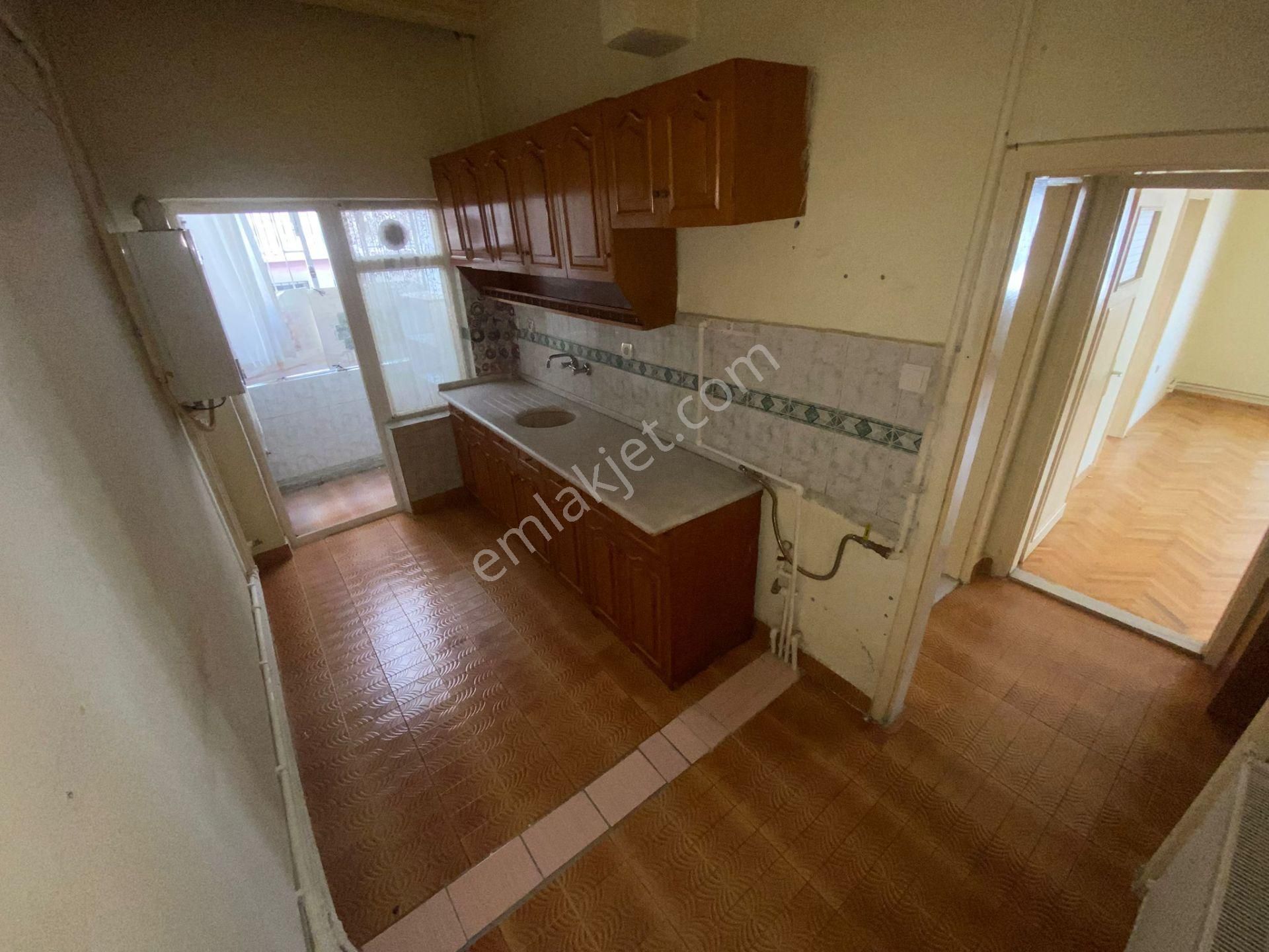 İncirli Mahallesi'nde Kat Konumunda 2+1 Geniş Daire!