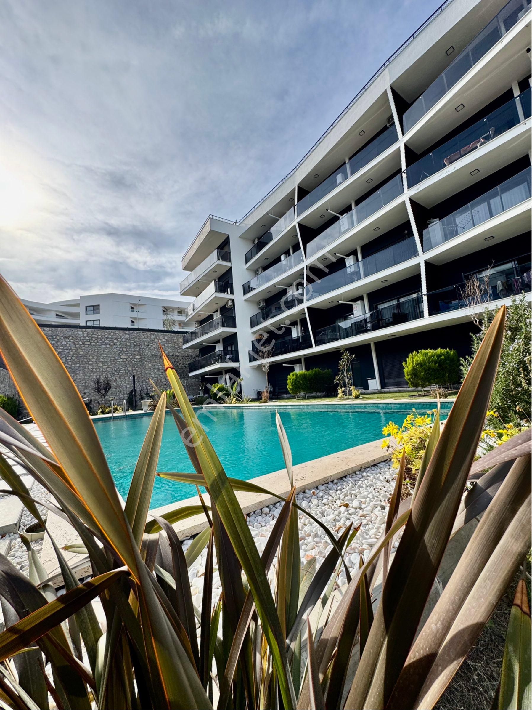 Kuşadasında Deniz Manzaralı Havuz Cepheli 2+1 Satılık Sıfır Daire - Görsel 4