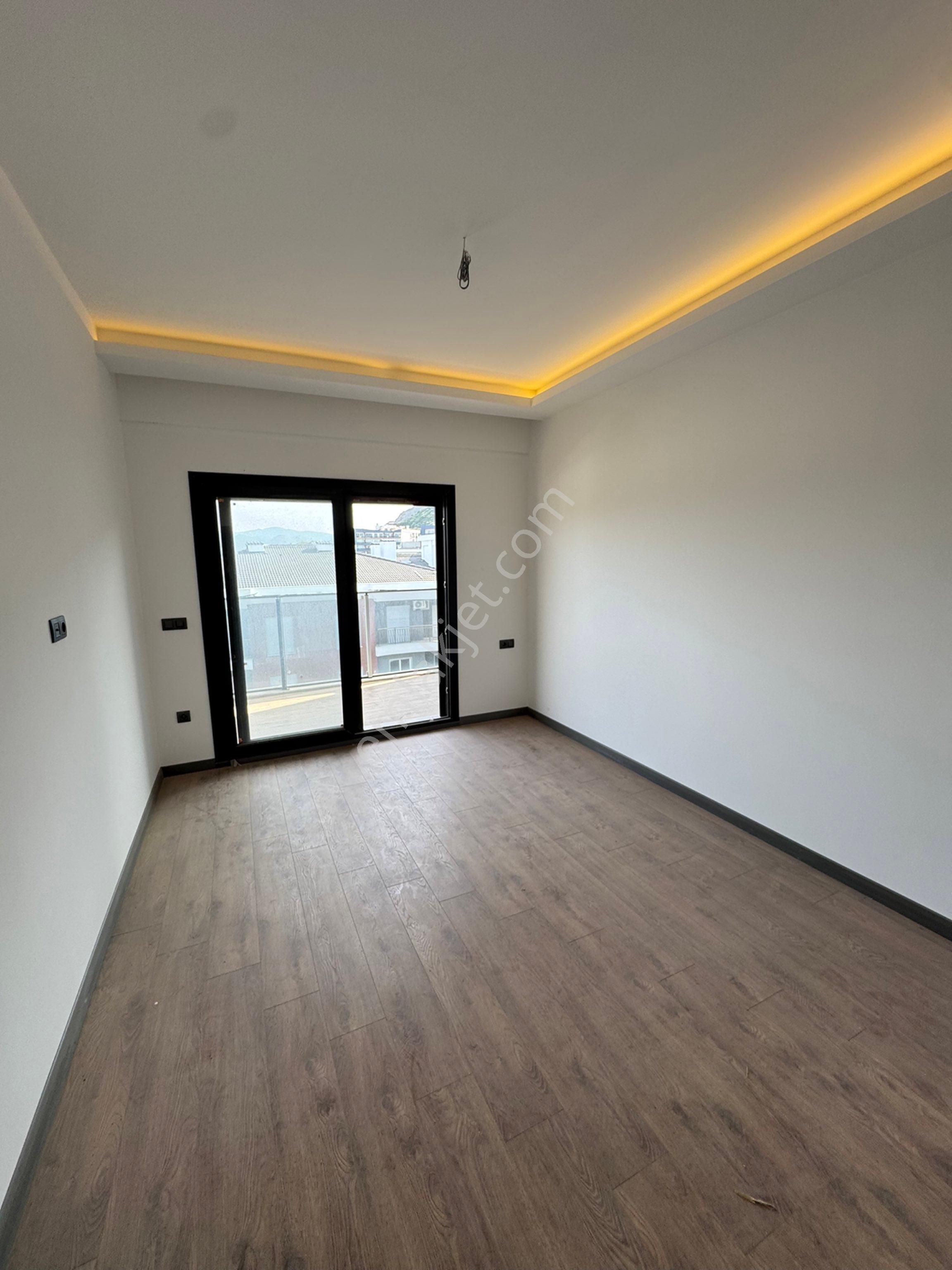 Kuşadasında Deniz Manzaralı Havuz Cepheli 2+1 Satılık Sıfır Daire - Görsel 15