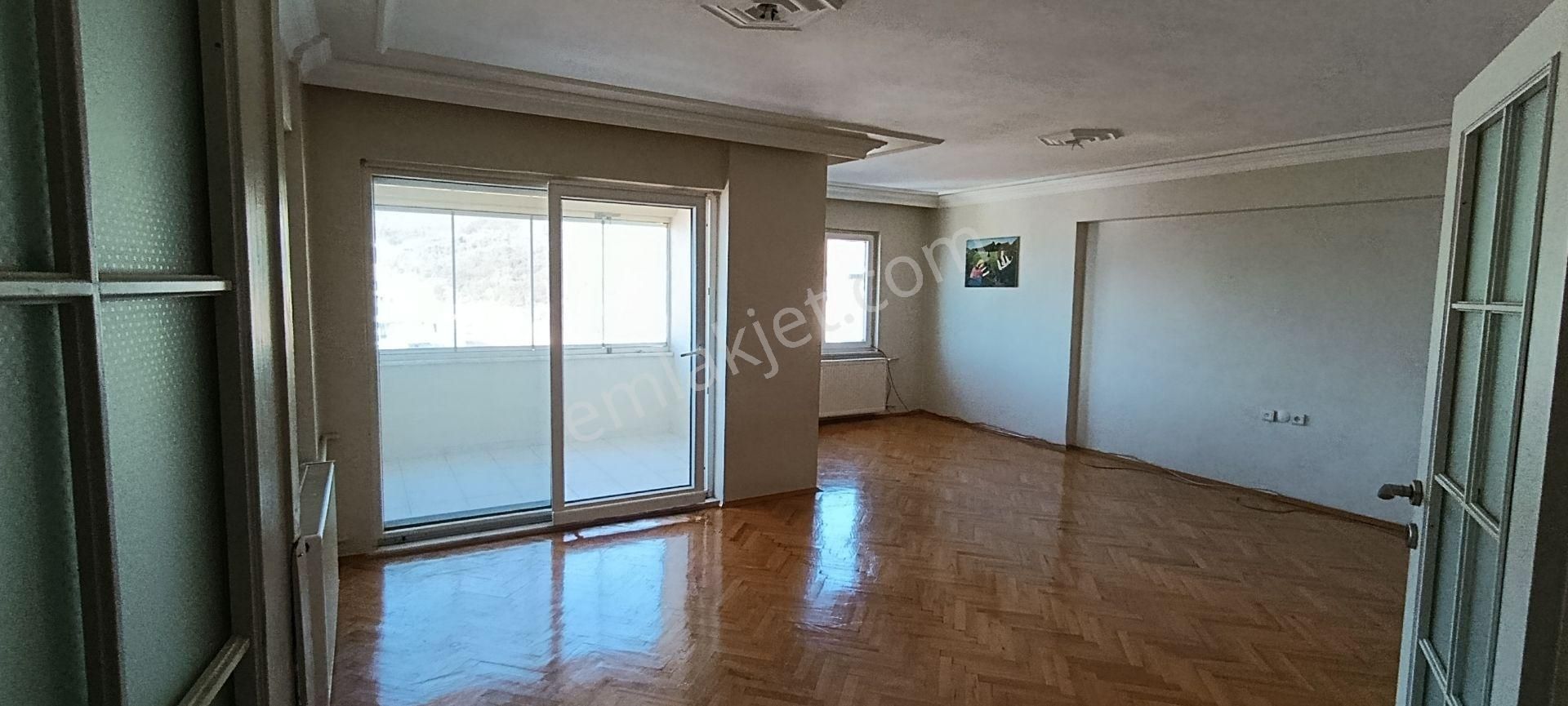 Gemlik Cumhuriyet Mah.kiralık Daire 3+1 Okula Yakın Asansörlü Deniz Manzaralı