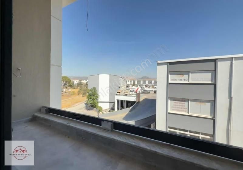 Bornovada Site İçi İzev Yapı Kalitesiyle Satılık 1+1 Sıfır Daire - Görsel 9