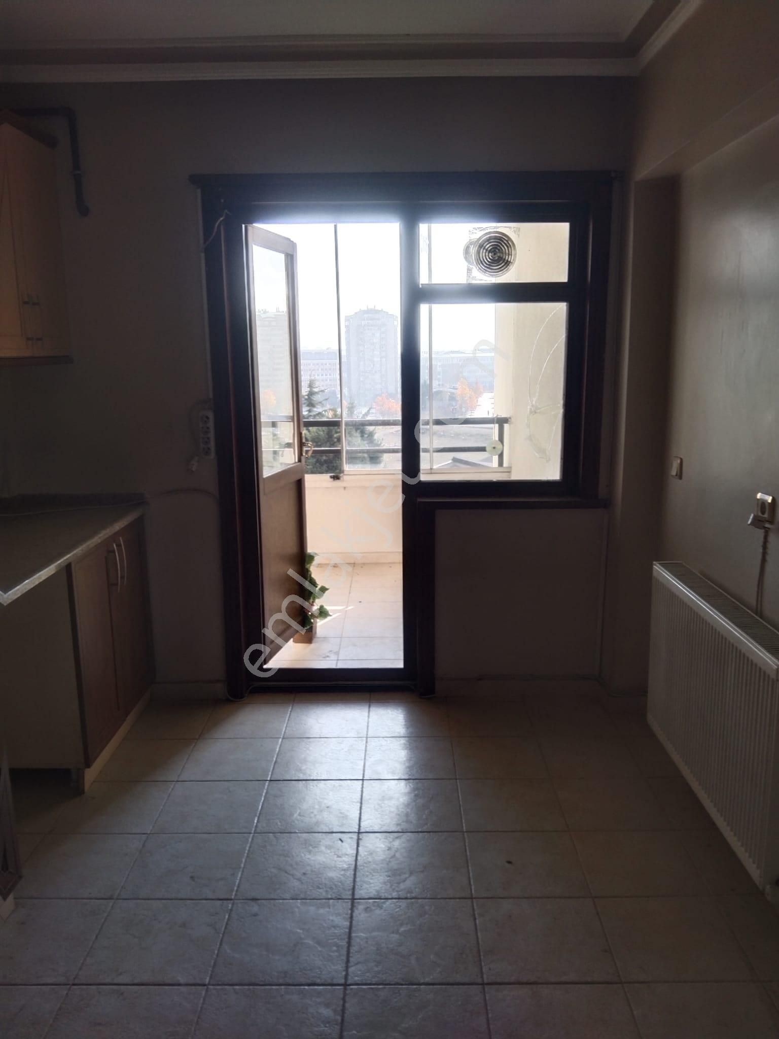 Serhat Mahallesinde Satılık 3+1 Daire - Görsel 3