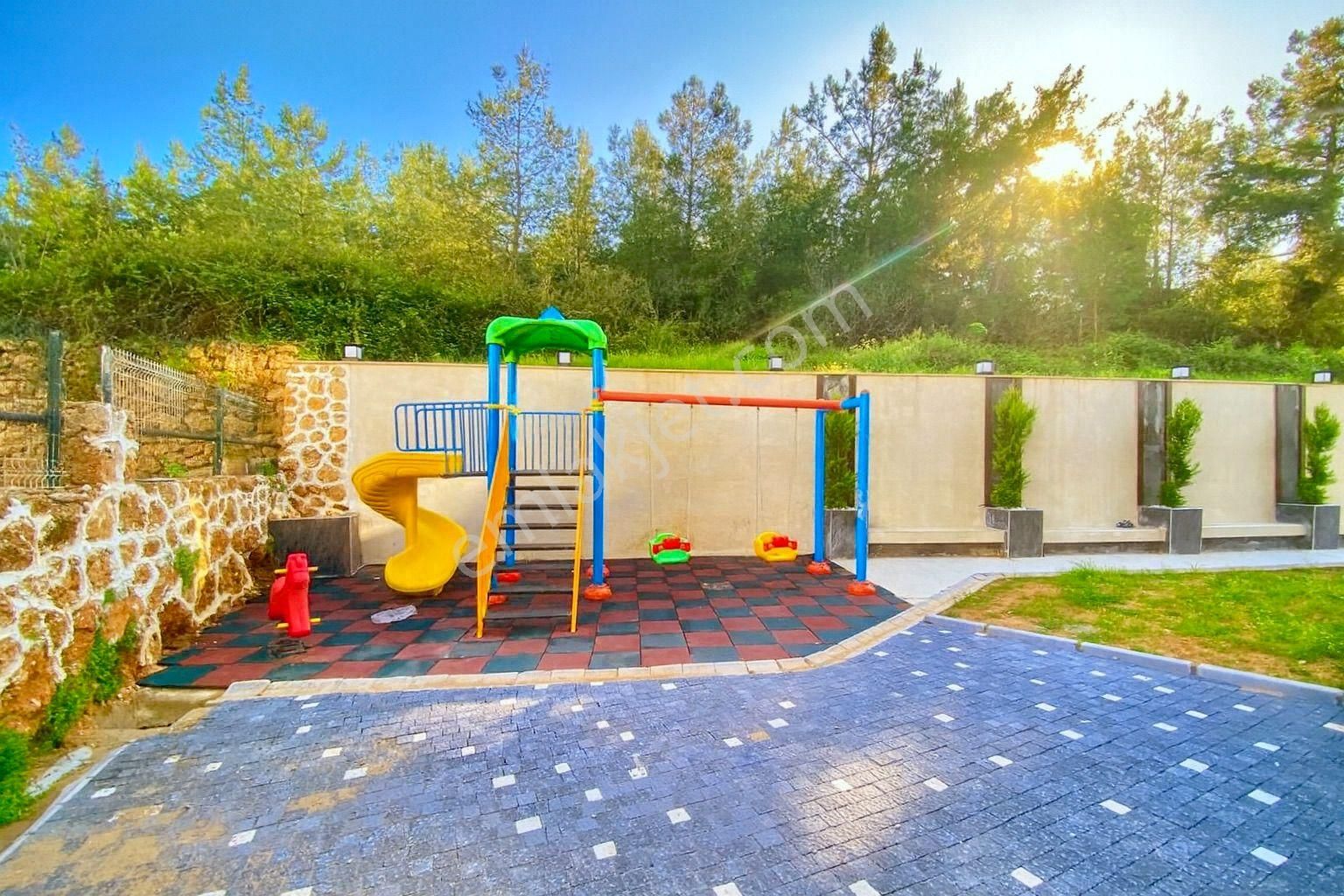 Oba'da Aktiviteli Butik Sitede Eşyalı 2+1 Daire - Görsel 26