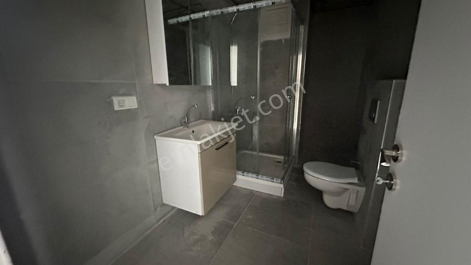 Başokur'dan Bahçeşehir Hayatpark Sitesinde Kat.25 ,te 2+1 Arakat - Görsel 14