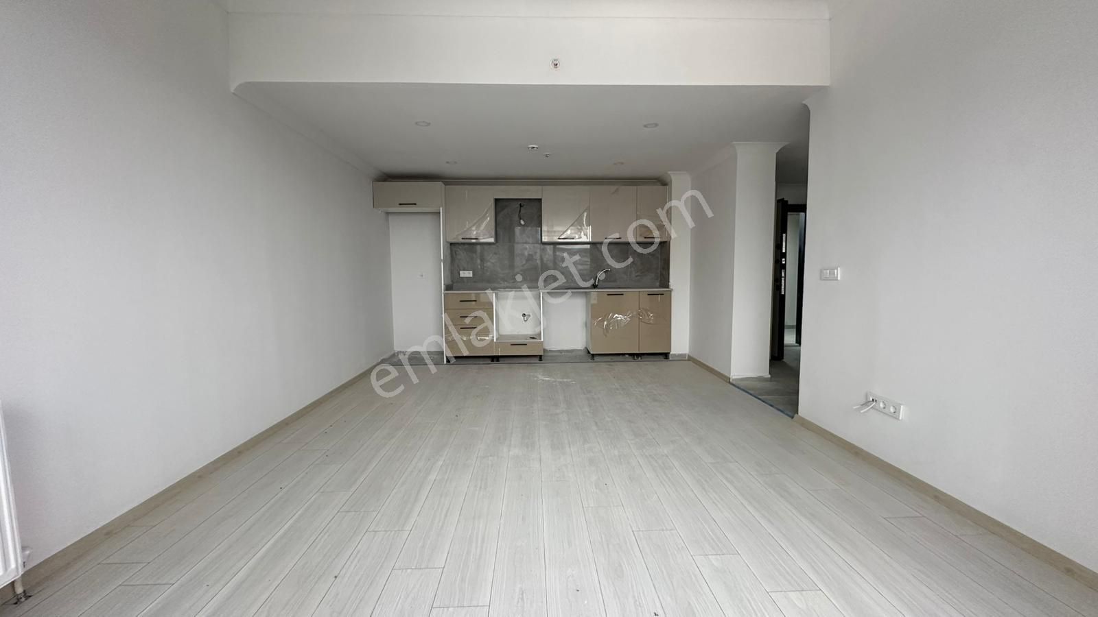 Başokur'dan Bahçeşehir Hayatpark Sitesinde Kat.25 ,te 2+1 Arakat - Görsel 3