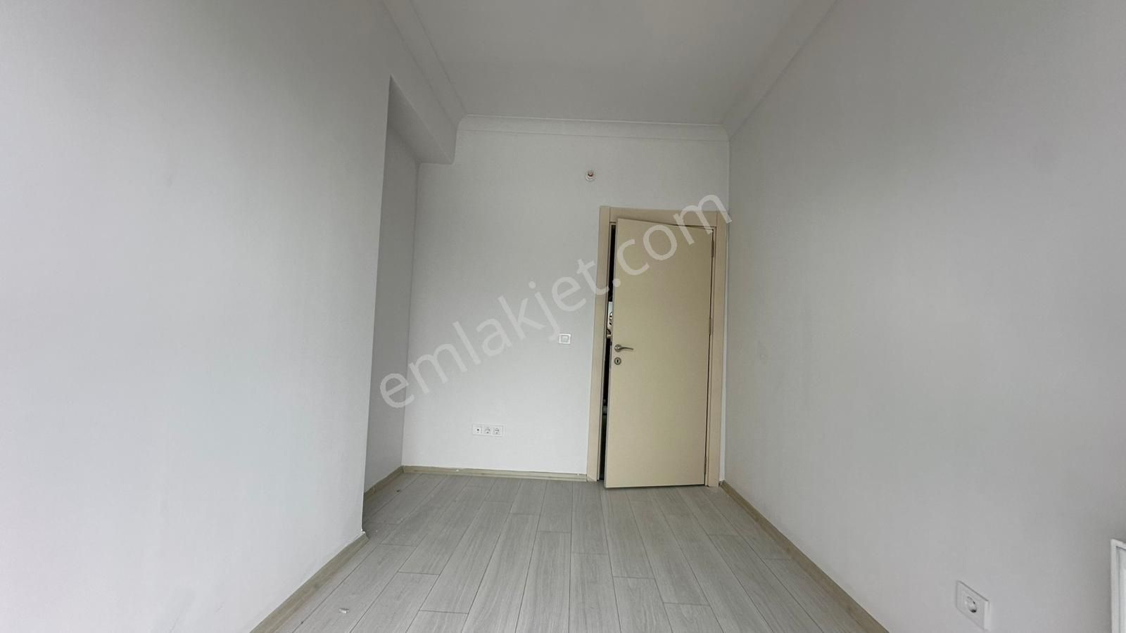 Başokur'dan Bahçeşehir Hayatpark Sitesinde Kat.25 ,te 2+1 Arakat - Görsel 9