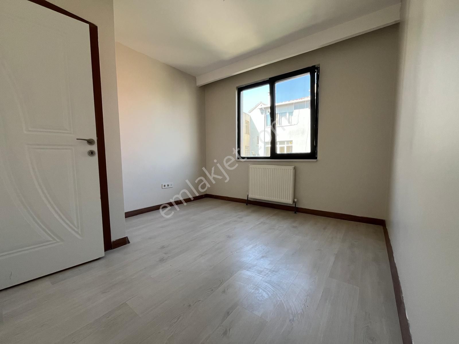 Kumburgaz Sahilinde Denize Sadece 50 Metre Mesafede Sıfır 2+1 - Görsel 4