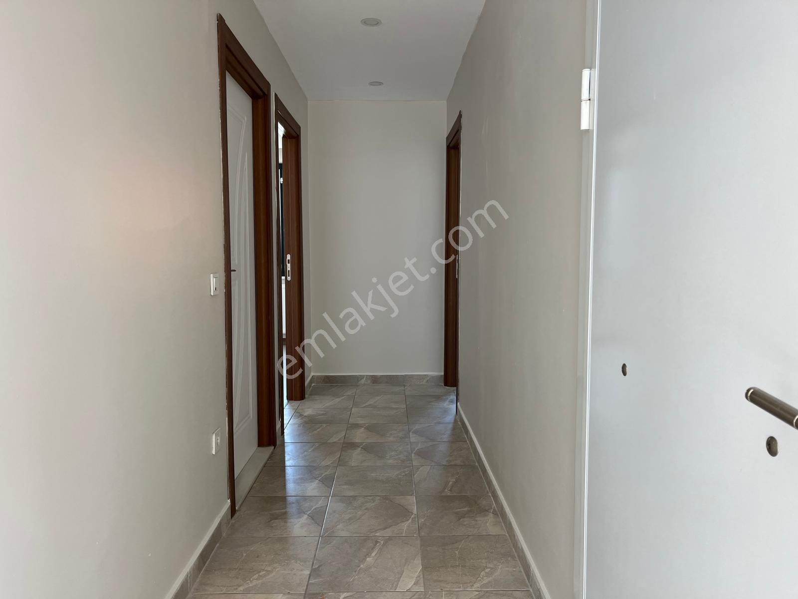 Kumburgaz Sahilinde Denize Sadece 50 Metre Mesafede Sıfır 2+1 - Görsel 11