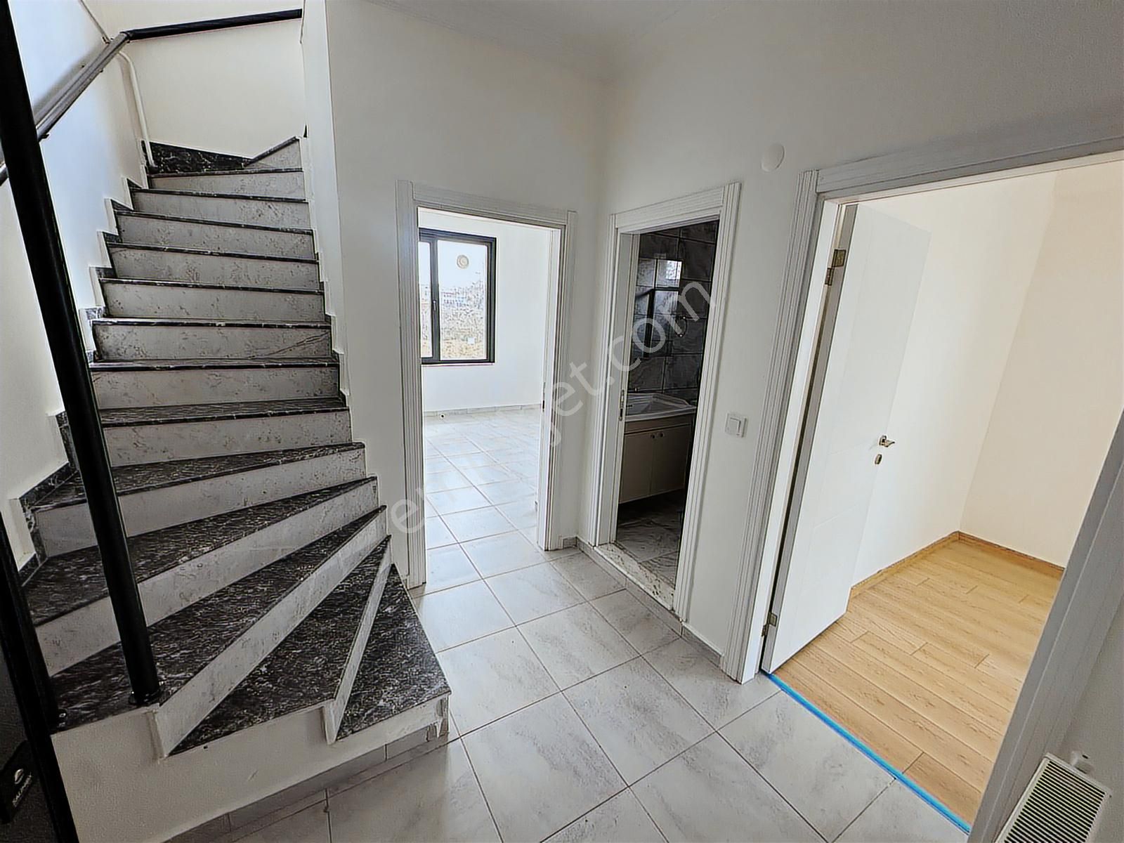 Sahilde Merkezi Konumda 3+1 Kiralık Dubleks Daire - Görsel 7