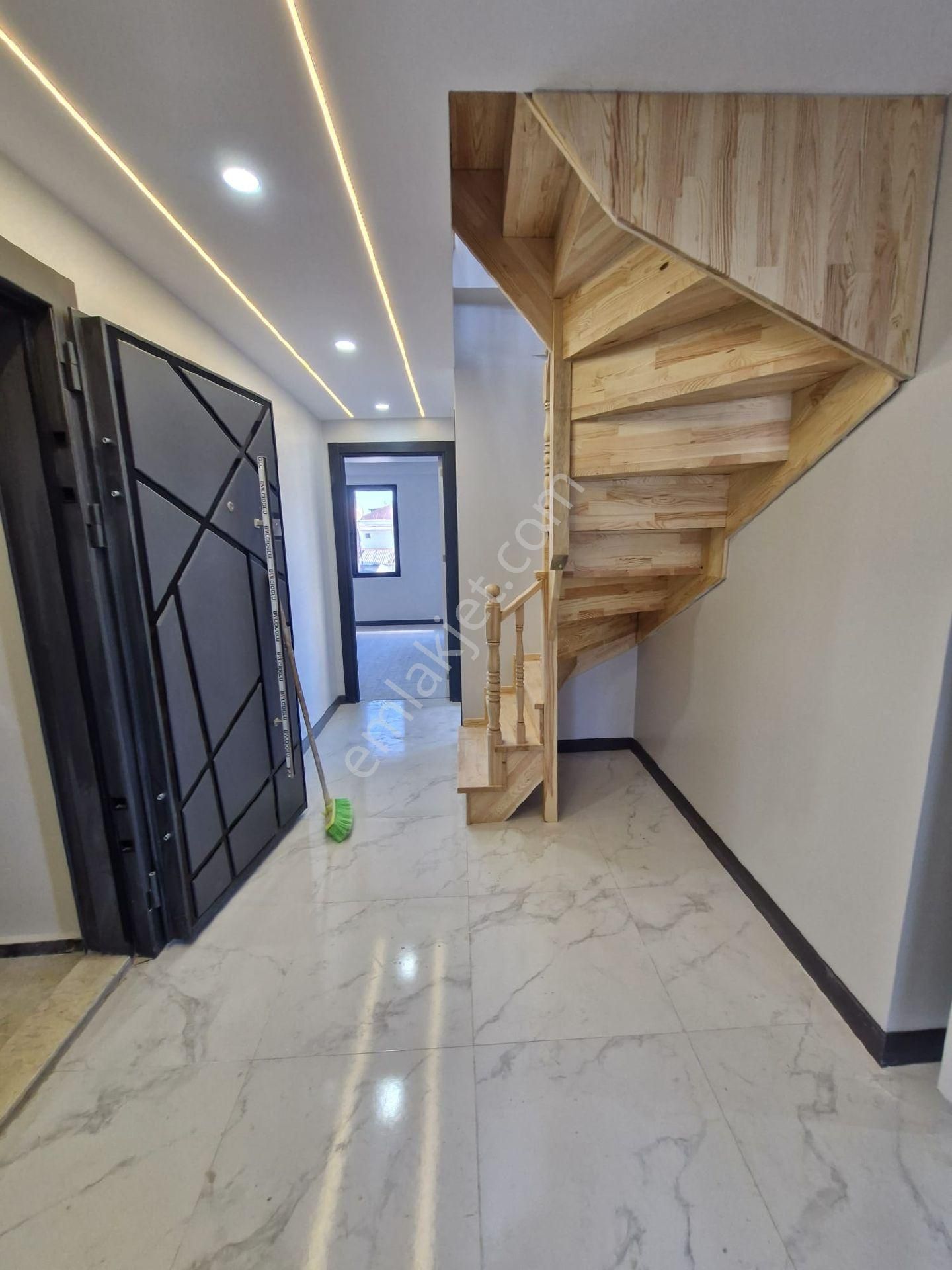 Küçükçekmece Cennet Mah. Satılık Ön Cephe 170 M2 Sıfır 3+2 Dublkes - Görsel 18