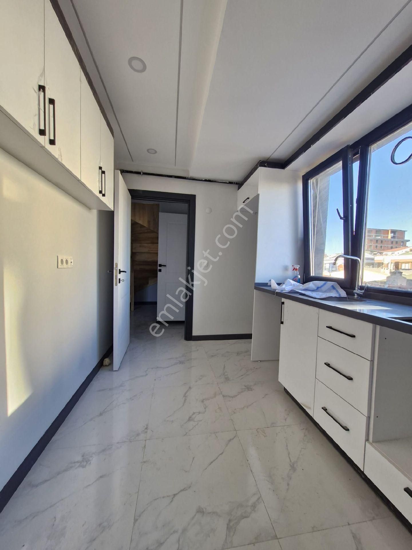 Küçükçekmece Cennet Mah. Satılık Ön Cephe 170 M2 Sıfır 3+2 Dublkes - Görsel 14