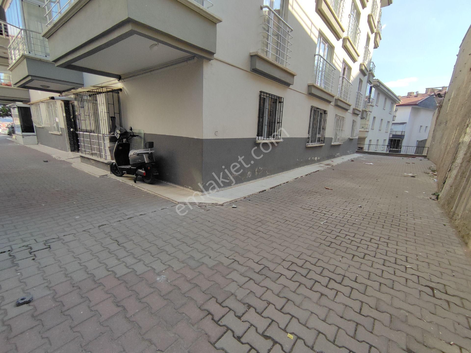 Beşikkaya Mahallesi 1+1 Giriş Kat Altınköy Parkı Yakını Asansörlü - Görsel 31