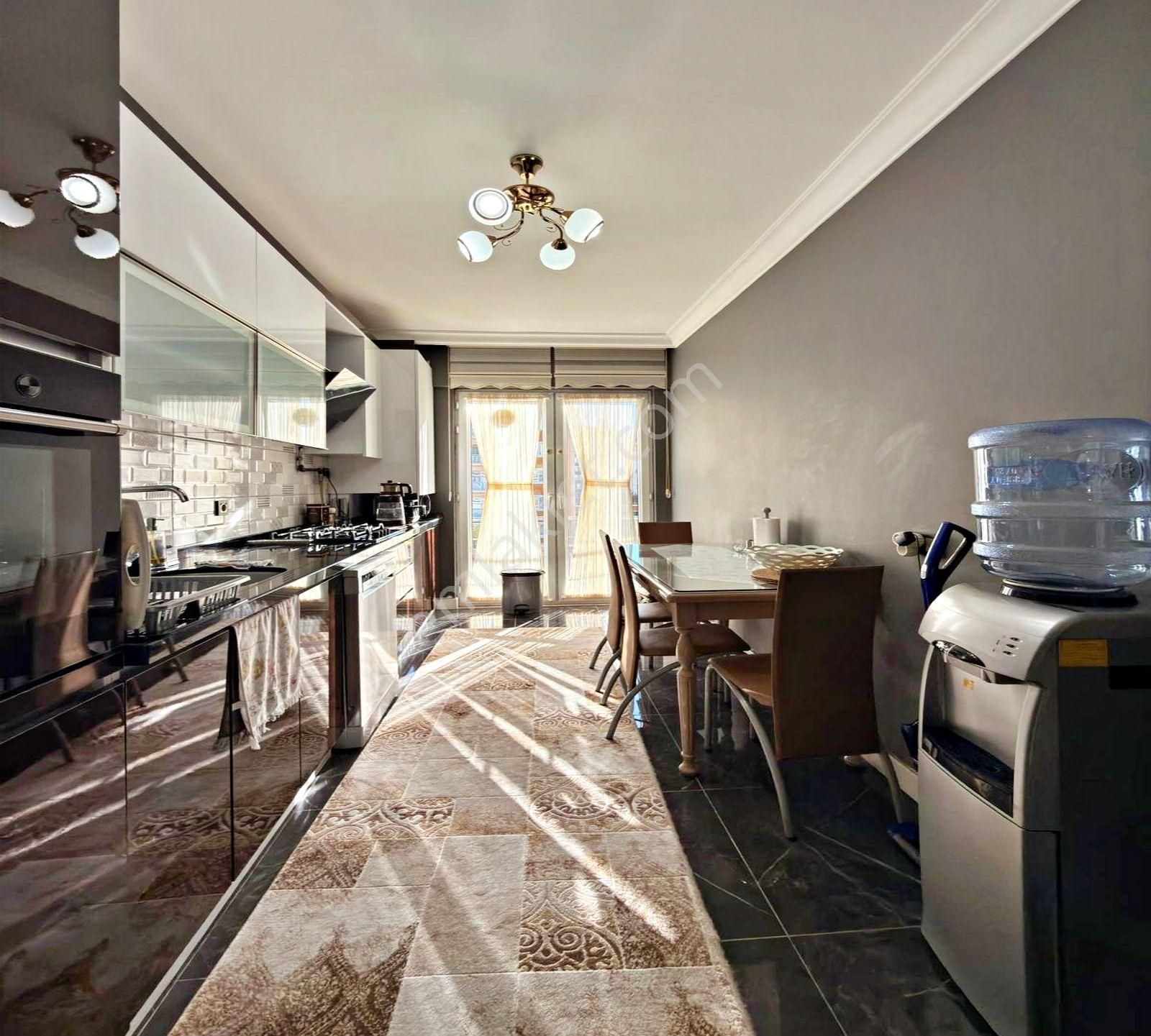 Beylikdüzünde Site İçi Full Yapılı Acil Satılık 3+1 175m² Daire - Görsel 3