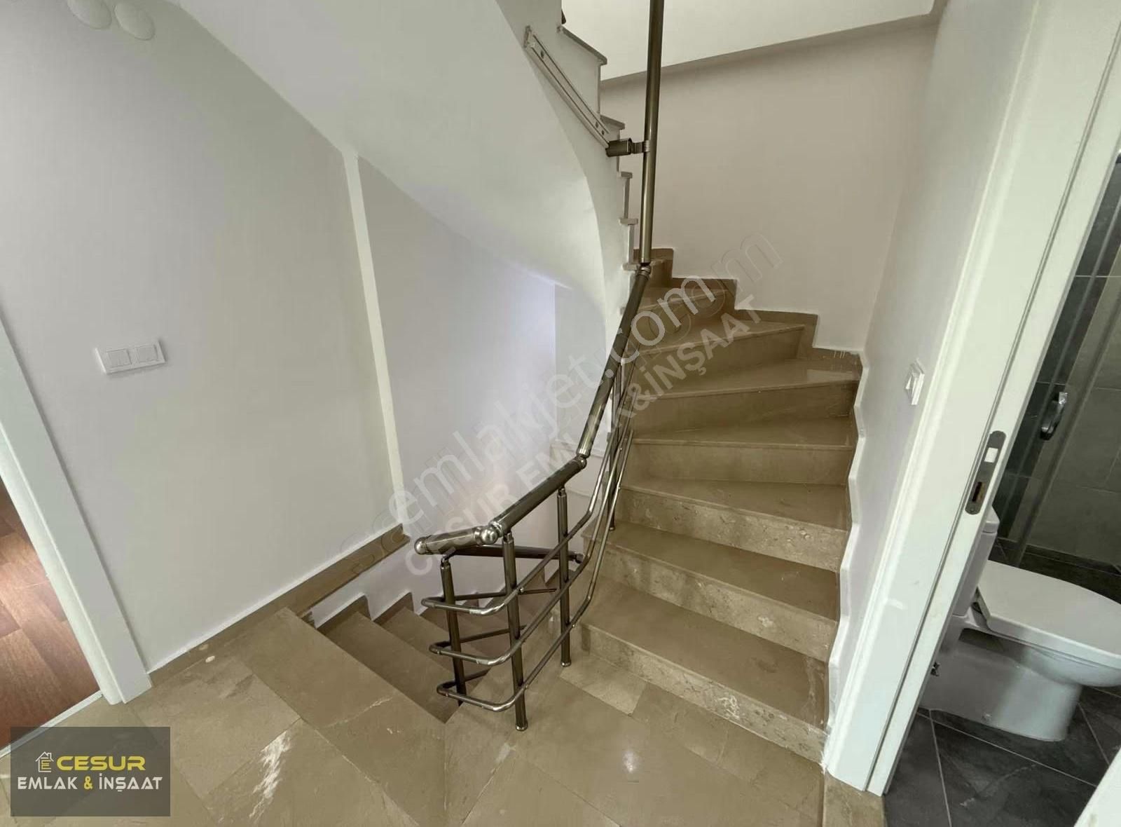 İzmir Dikili Palmiye Sitesinde Lüks Müstakil Villa - Görsel 2