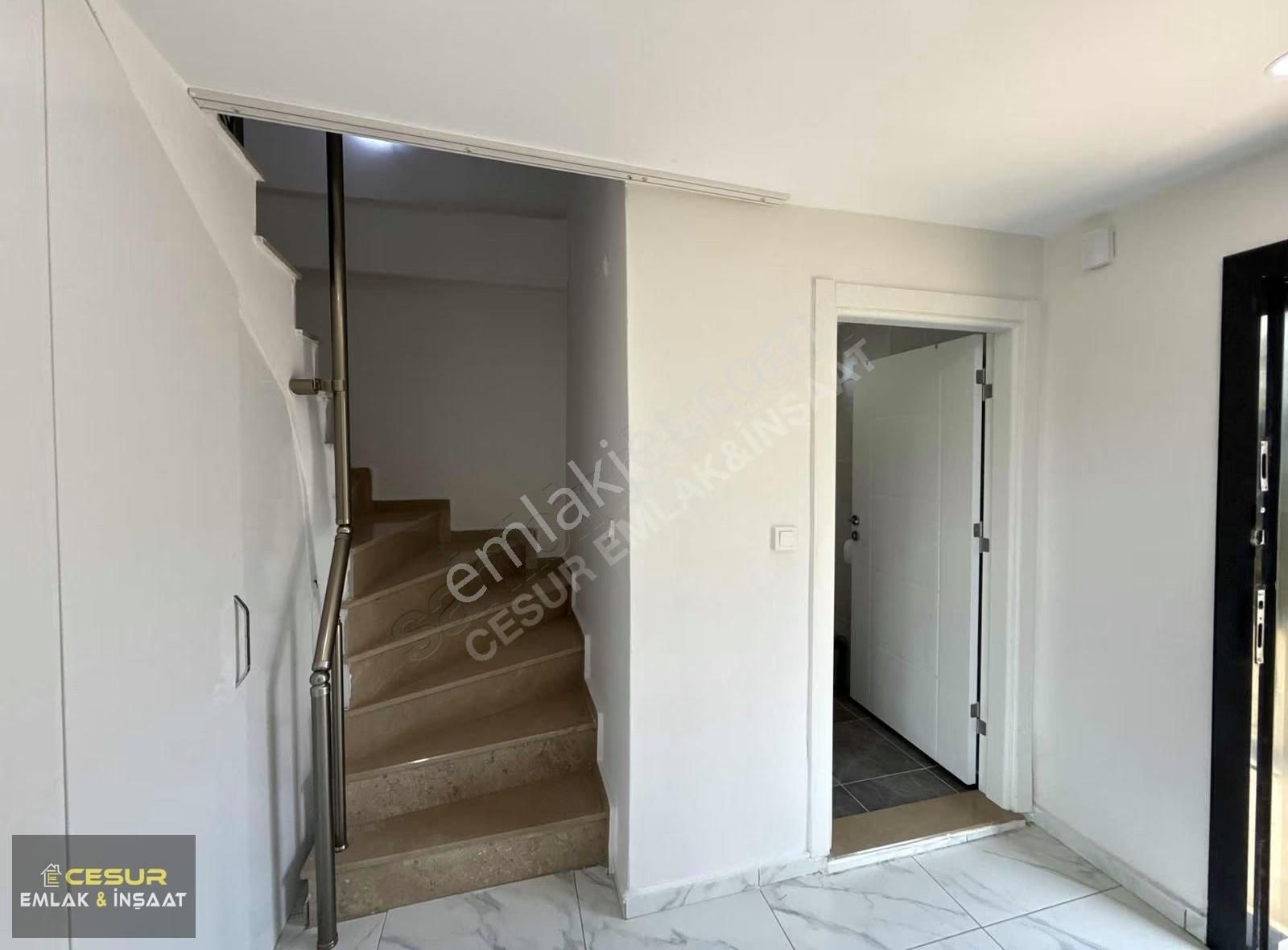 İzmir Dikili Palmiye Sitesinde Lüks Müstakil Villa - Görsel 16