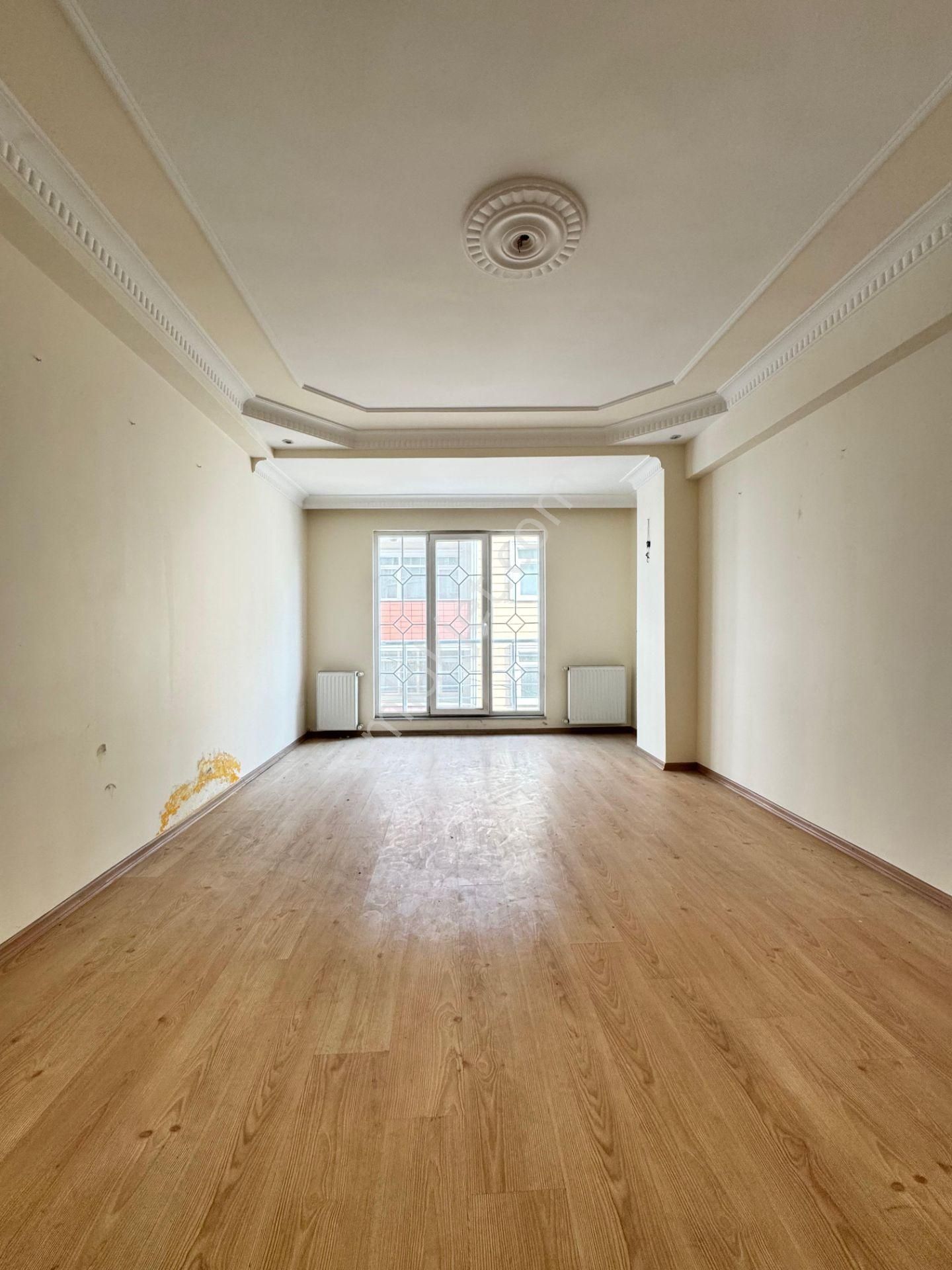 Esenyurt Bağlarçeşme Merkezi Konumda Acil Fiyatlı Satılık 3+1 Geniş Daire