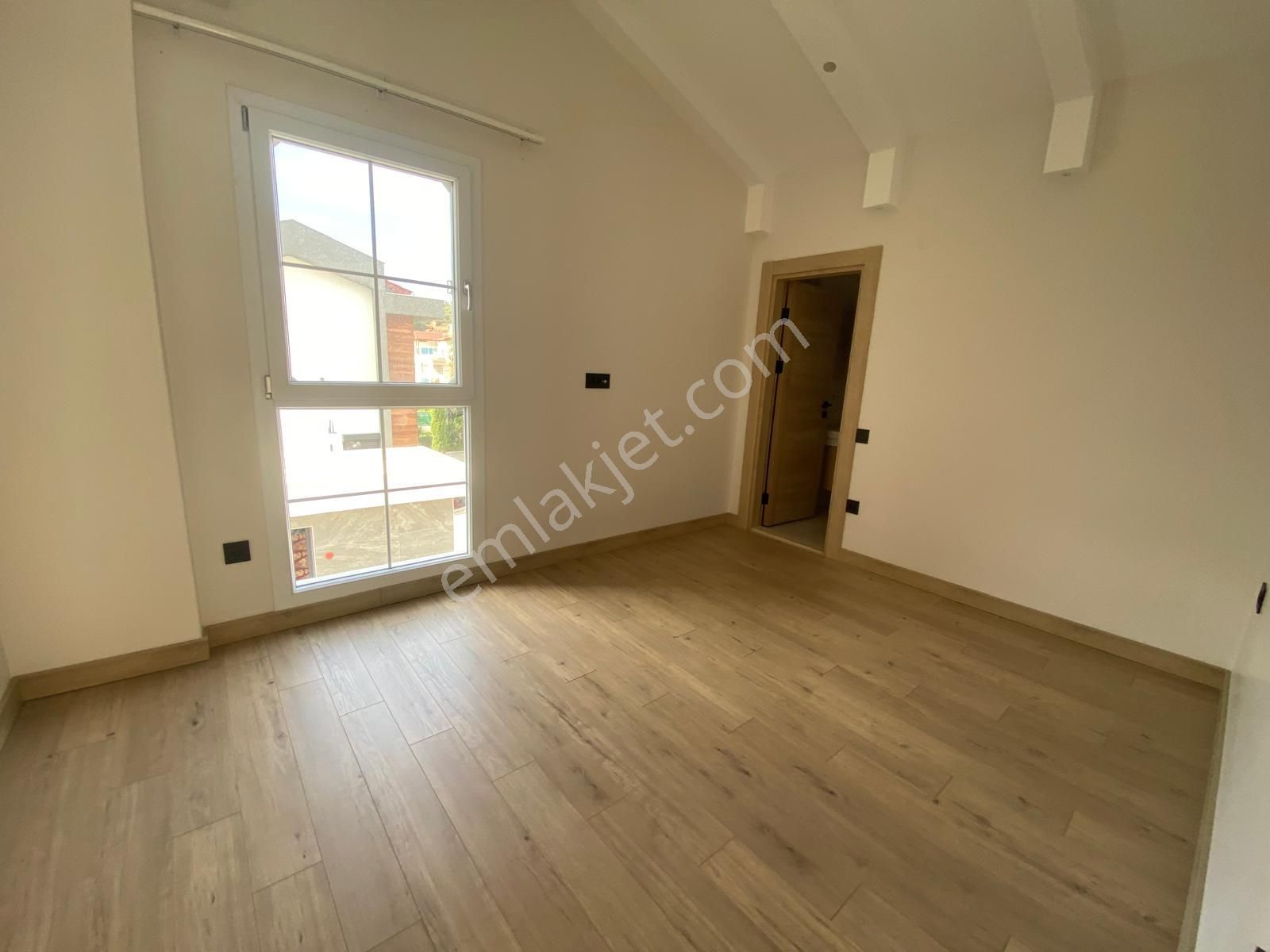 Havuzlu Ve Güvenlikli Sitede 4+1 Tek Müstakil Villa - Görsel 10