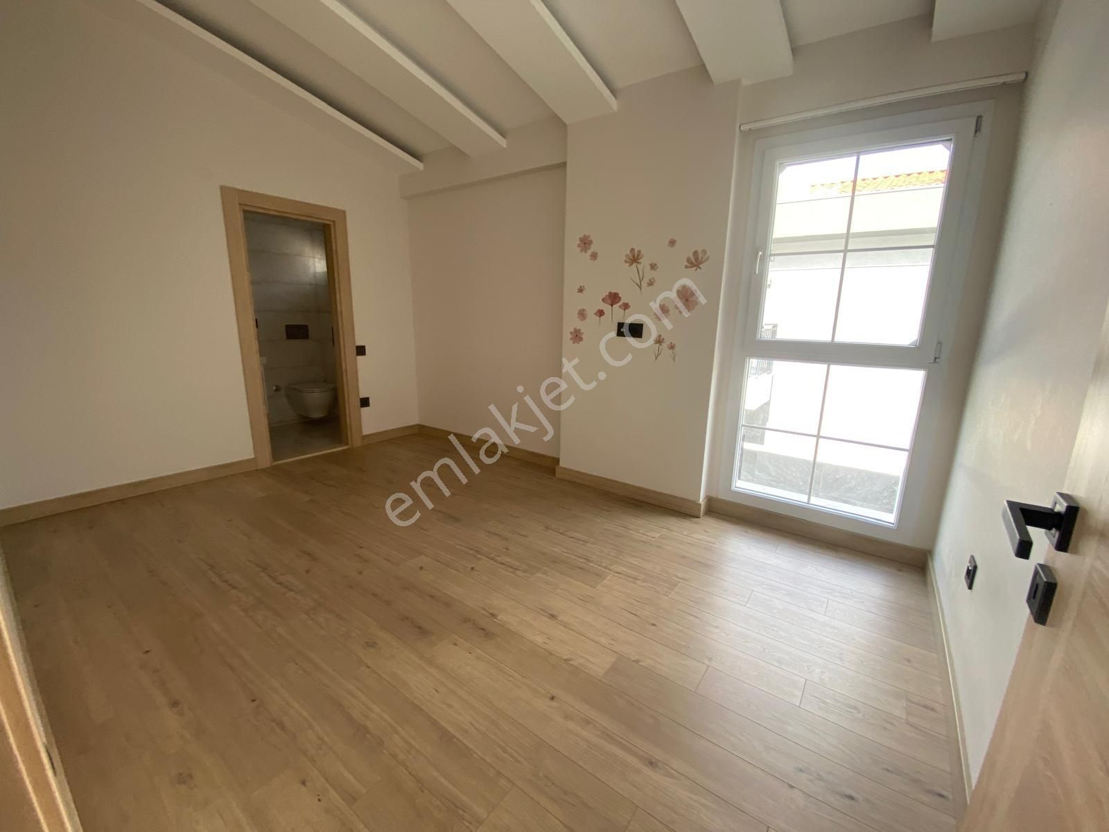 Havuzlu Ve Güvenlikli Sitede 4+1 Tek Müstakil Villa - Görsel 15