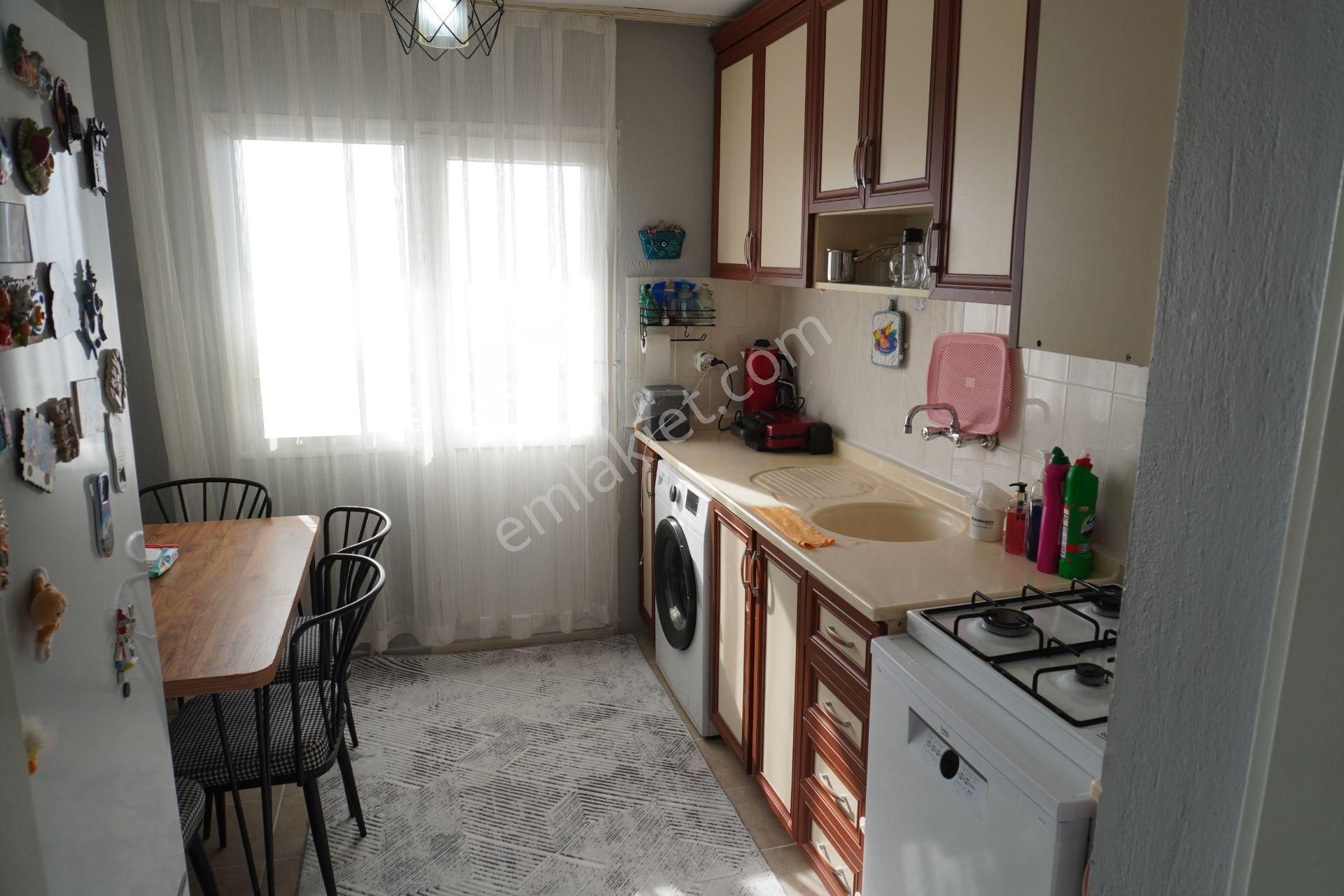 Yakakent Satılık 3+1 Doğalgazlı+balkonlu+asansörlü Çiğli Serkan