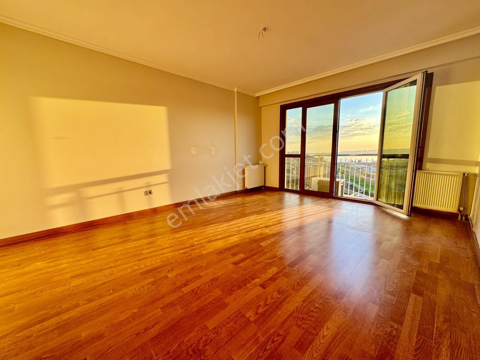 Pegaas'tan Divan Residance De Göl Manzaralı 2+1 Kiralık Daire