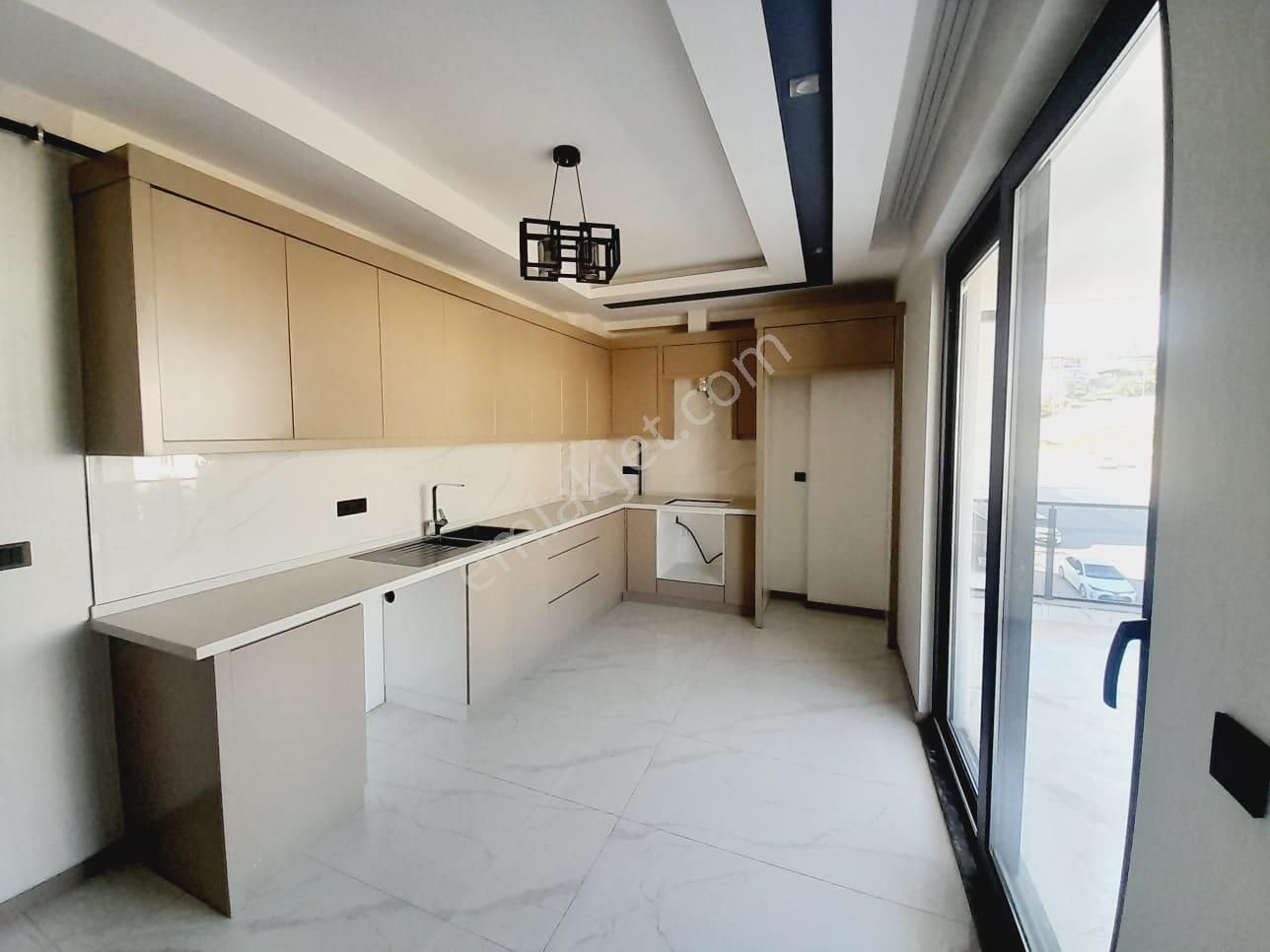 Kaan Emlaktan Şemiklerde 3+1 Sıfır Lüks Daire.