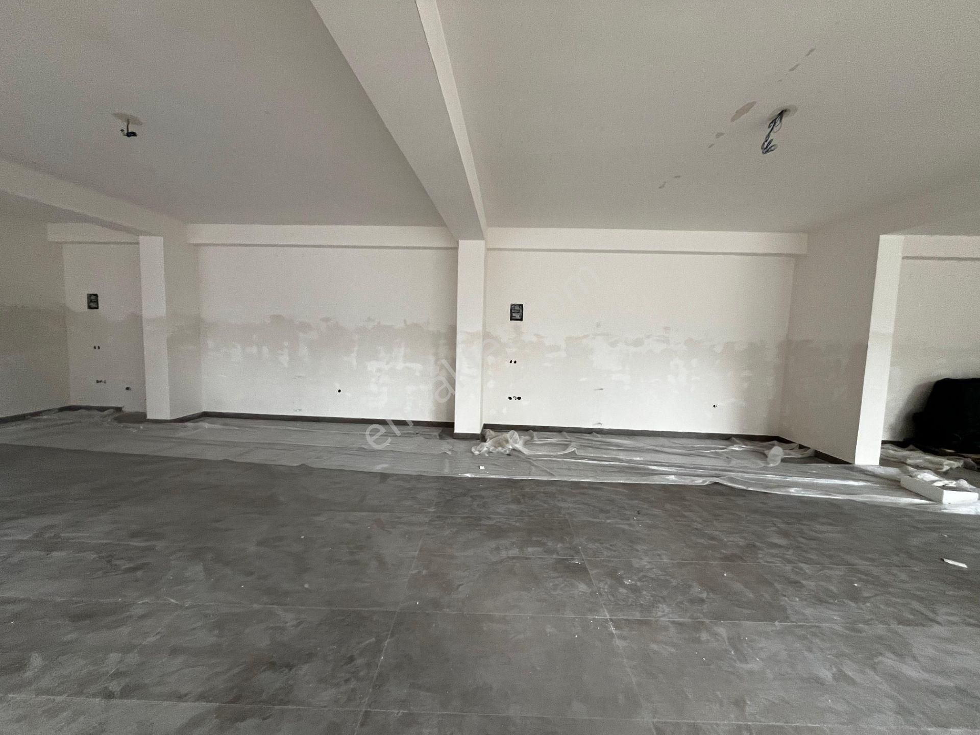 Çekmeköy'ün Değer Kazanan Bölgesi Mithatpaşa'da Kiralık Dükkan - Görsel 15