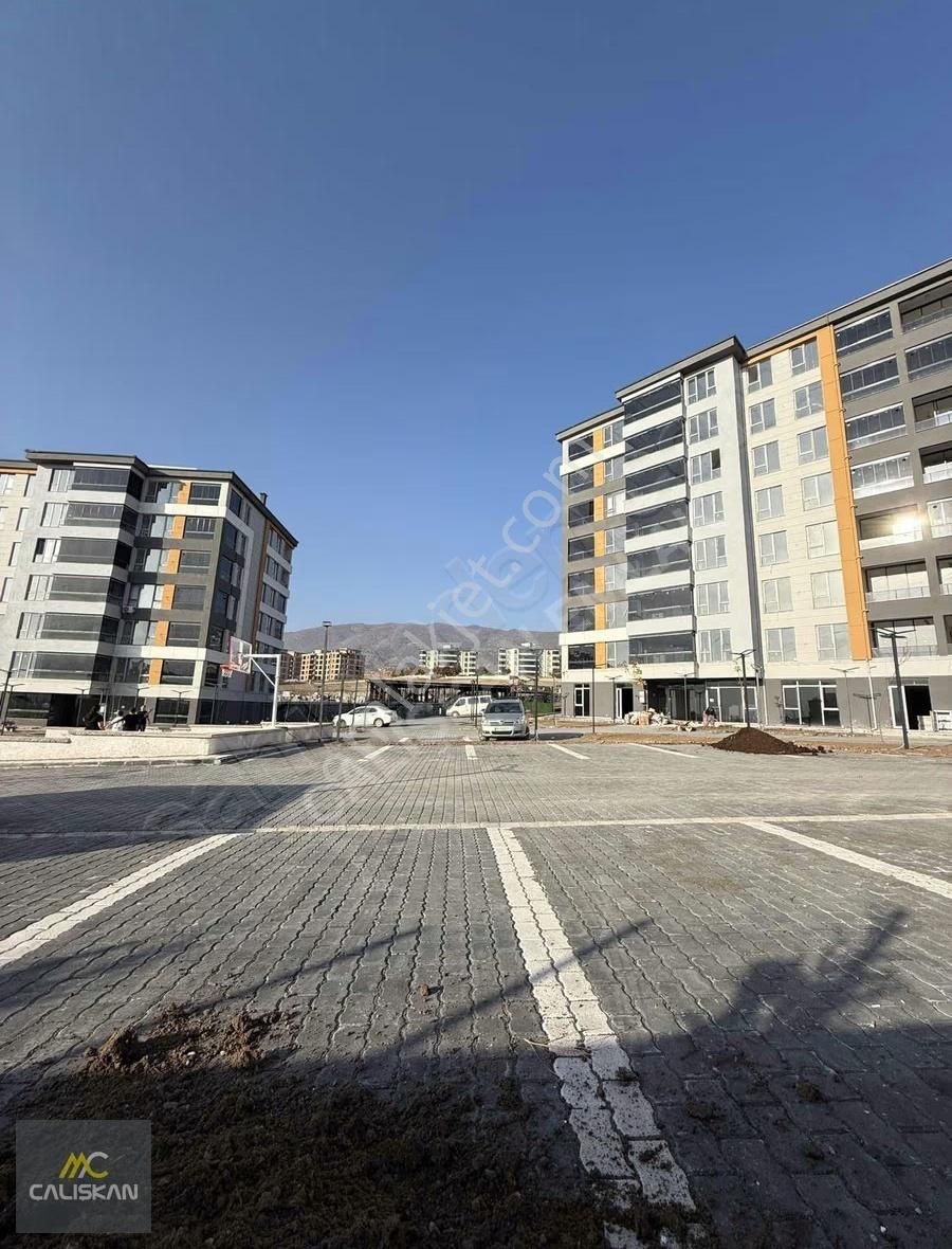 Güneşli'de Sıfır Lüks Site İçerisinde Arakat Satılık 3+1 Daire - Görsel 22