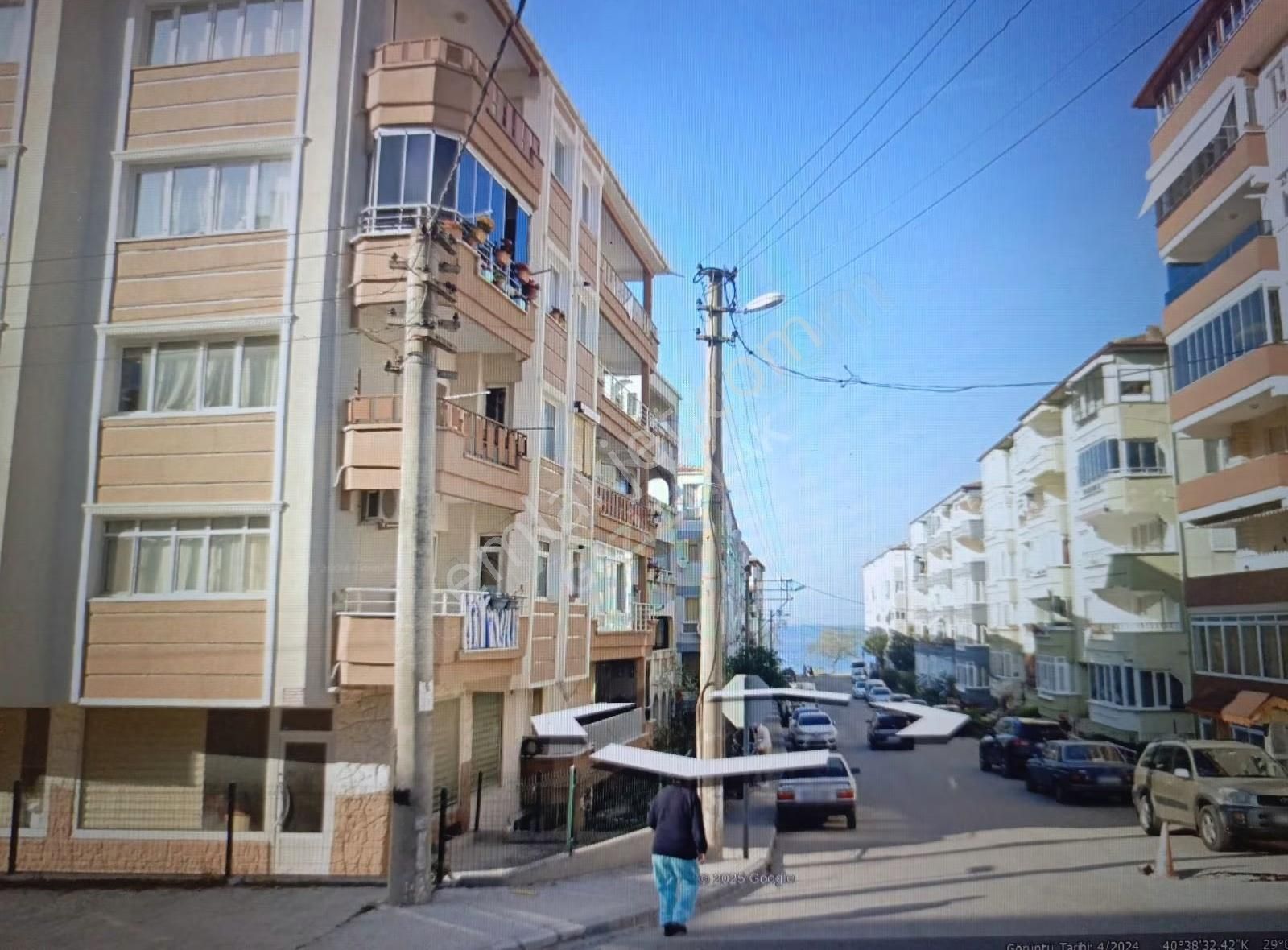 ""gazi Emlak""denize 100 M 3+1 Arakat Köşe Eşyalı Doğalgazlı