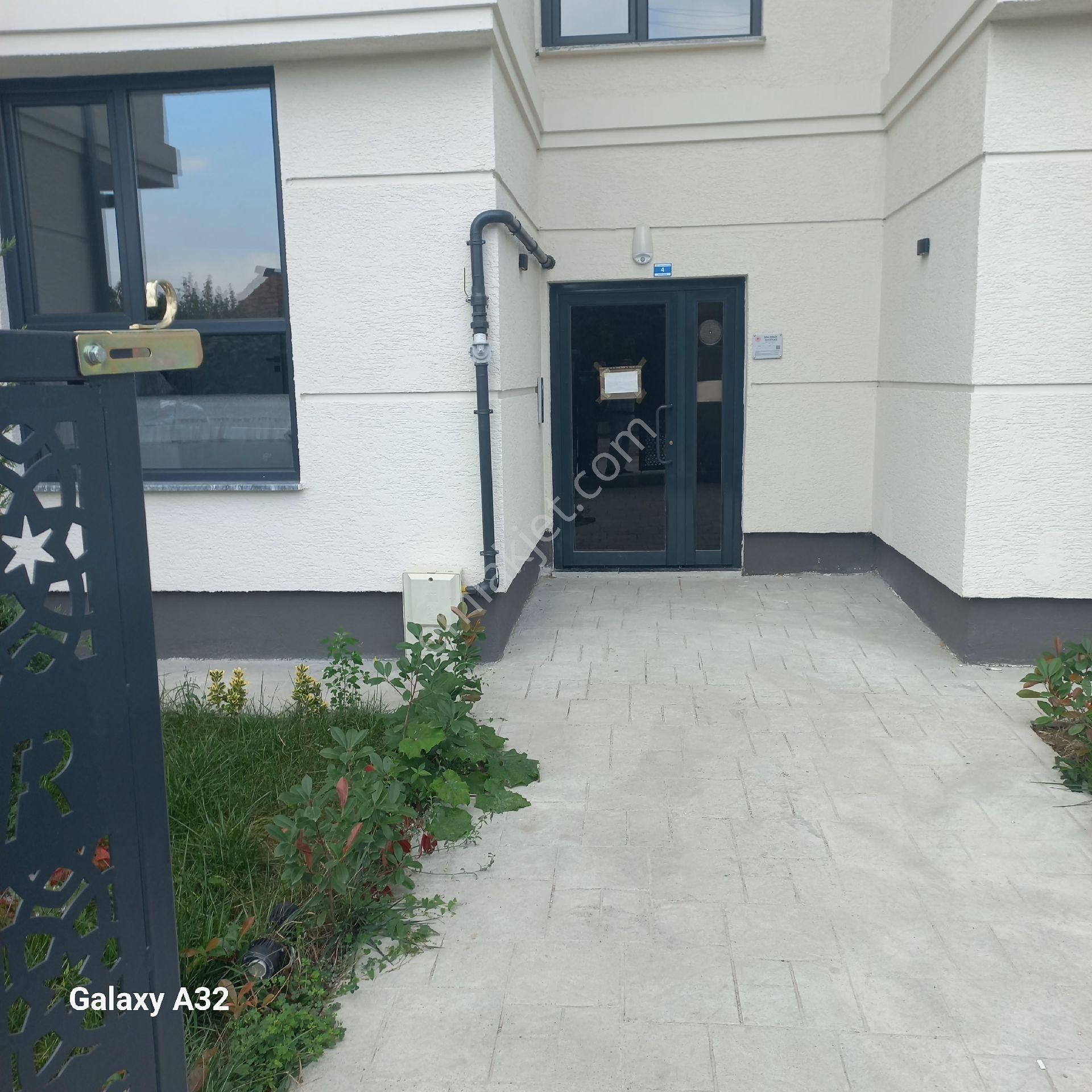 Fatıh Mah Saglık Ocağı Yanı 2+1 Ebeveyn Bânyolu 105 M² Satılık Daire