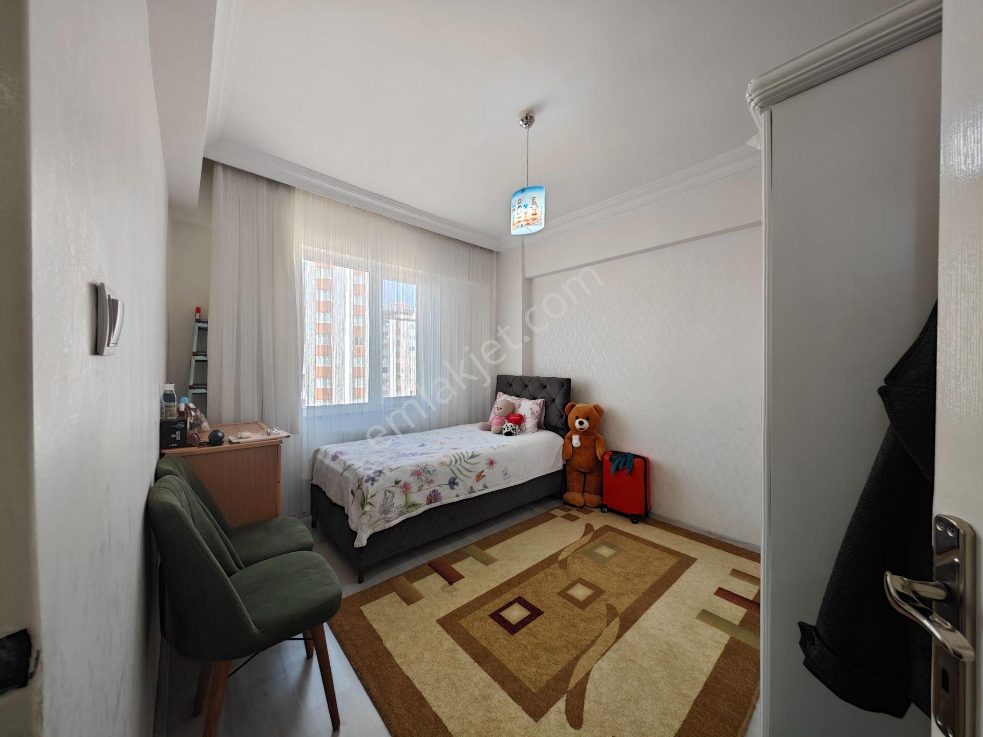 "kutlardan Karataş Merkezi Konumda Lüks Fırsat Daire " - Görsel 24