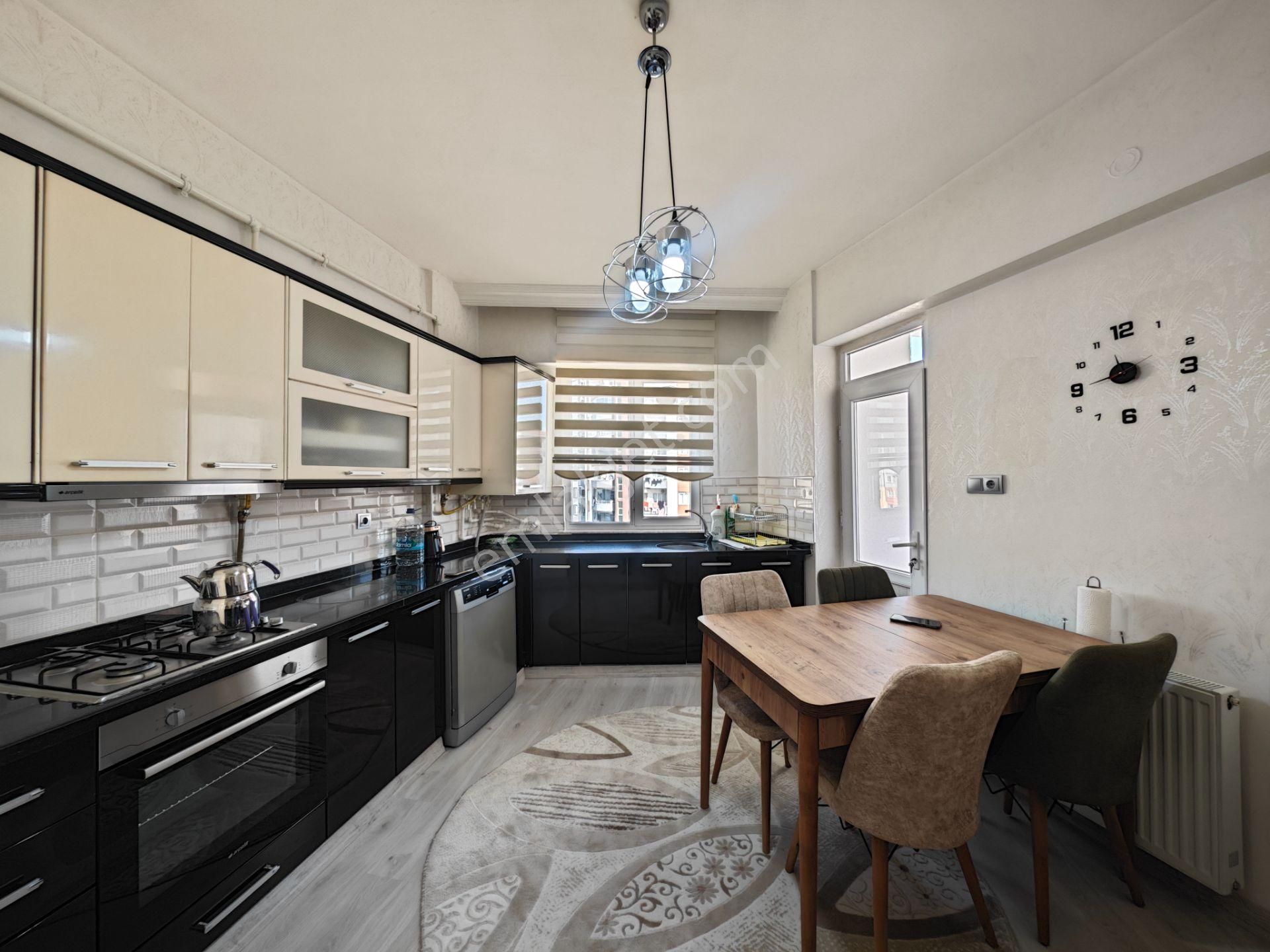 "kutlardan Karataş Merkezi Konumda Lüks Fırsat Daire "