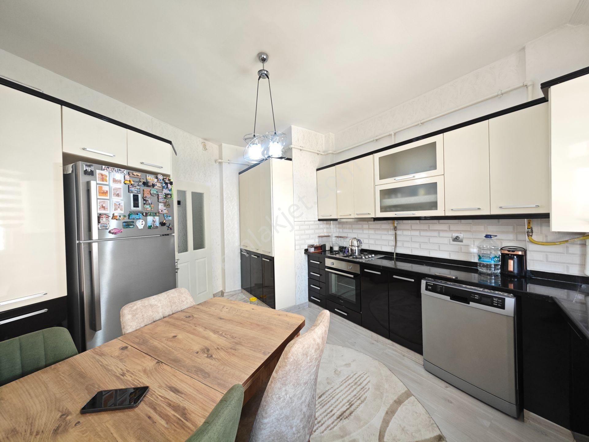 "kutlardan Karataş Merkezi Konumda Lüks Fırsat Daire " - Görsel 5