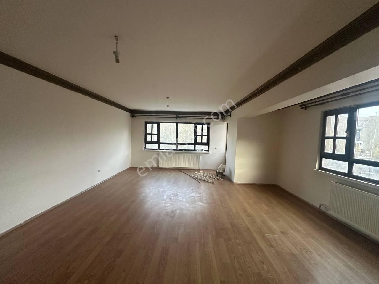 Alacaatlı Cad. 170 M², 4+1, 3 Balkonlu, Kiralık 1.kat (ara Kat) - Görsel 2