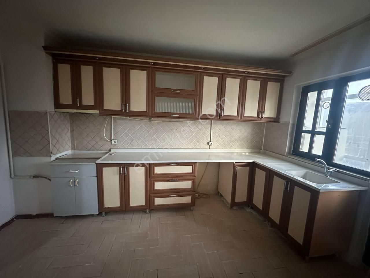 Alacaatlı Cad. 170 M², 4+1, 3 Balkonlu, Kiralık 1.kat (ara Kat) - Görsel 8